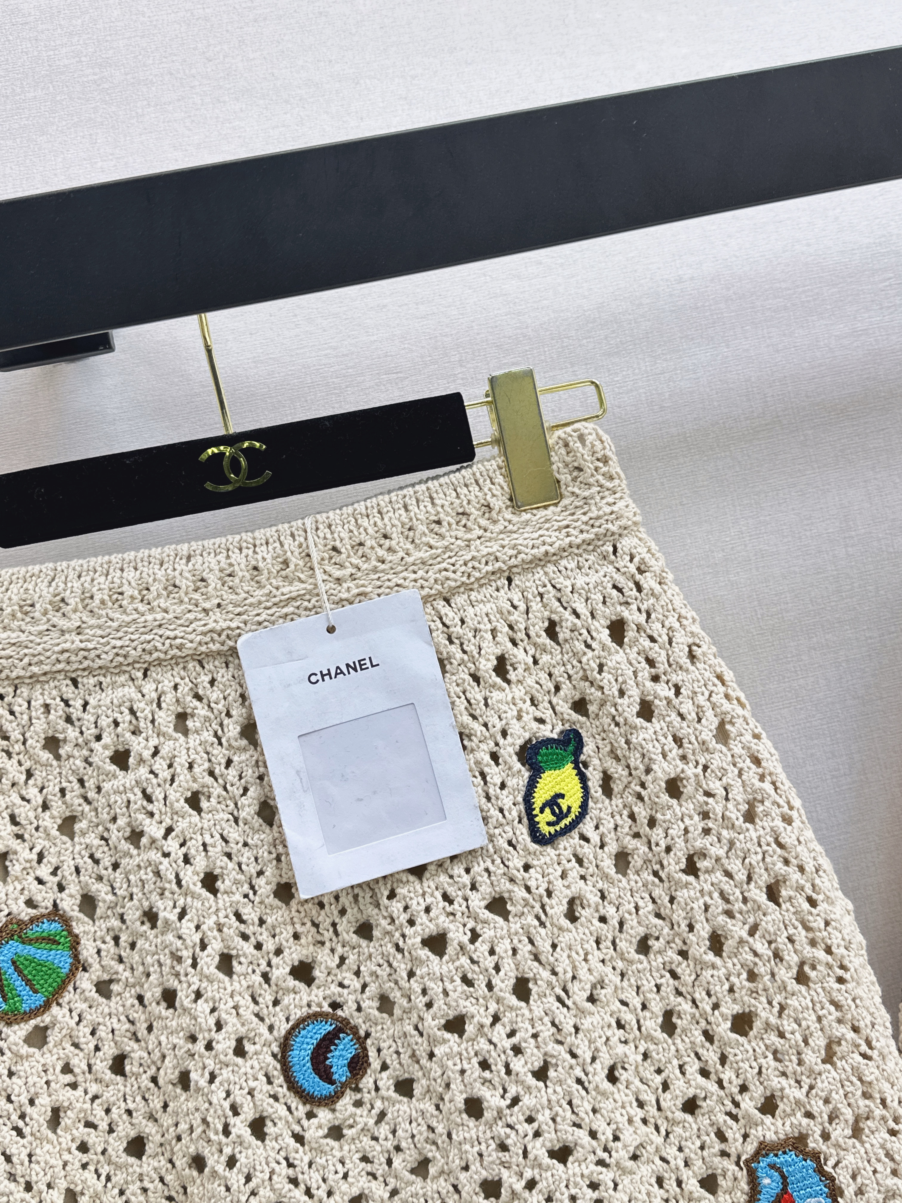 Chan 26ss beach embroidery skirt