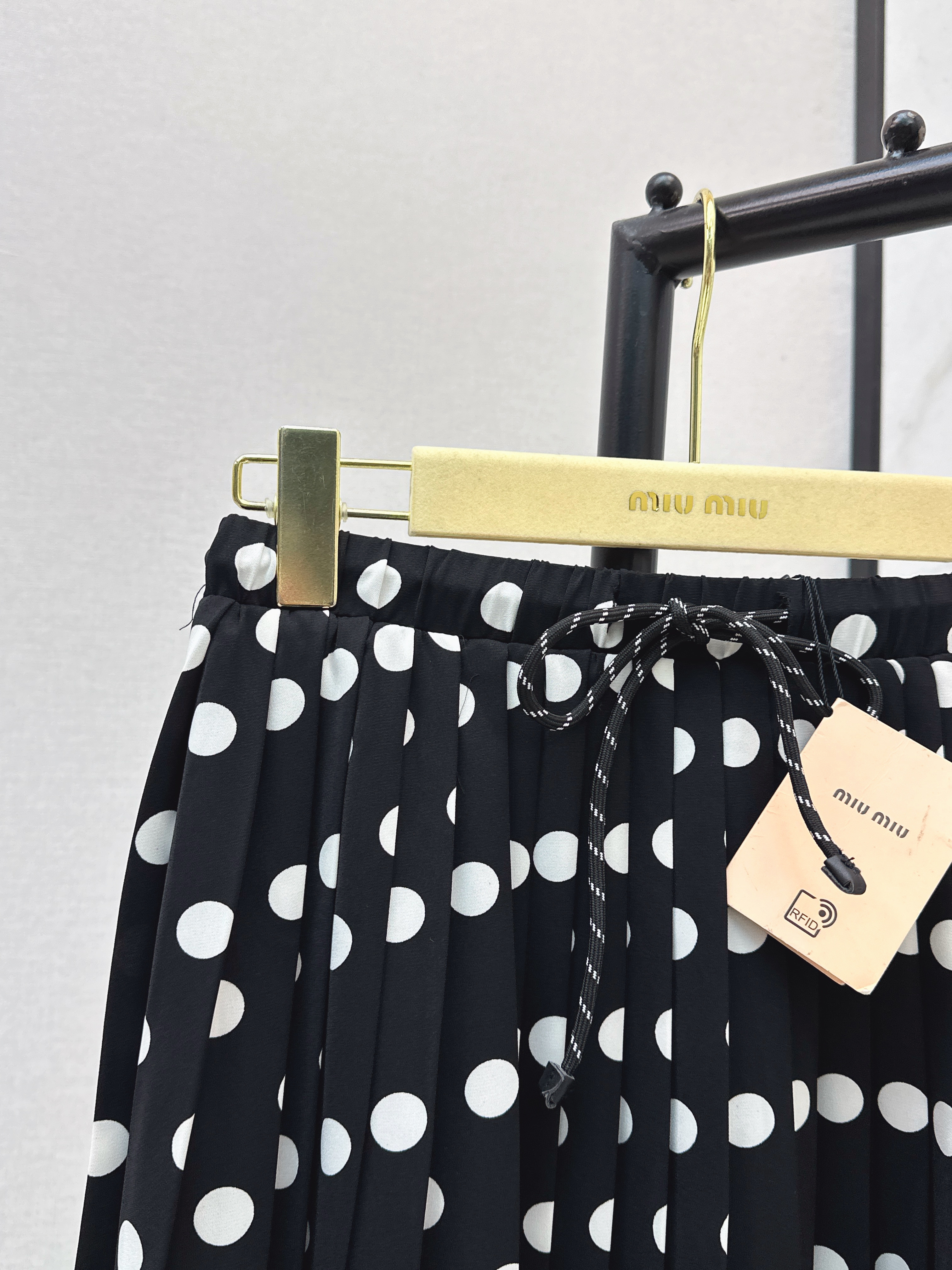 Miu 26ss polka dots pleated skirt