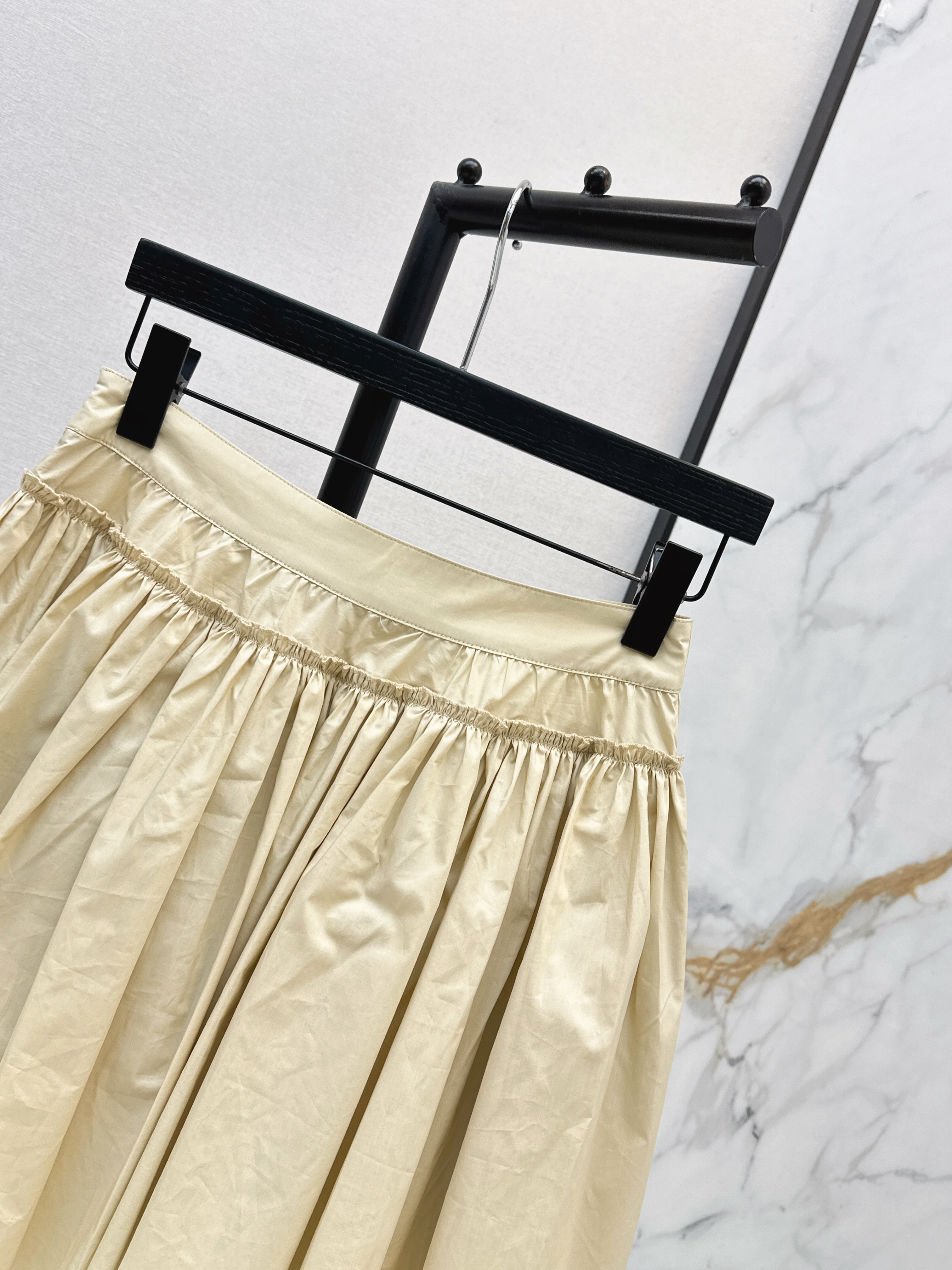 Loe 26ss ruffle mini skirt