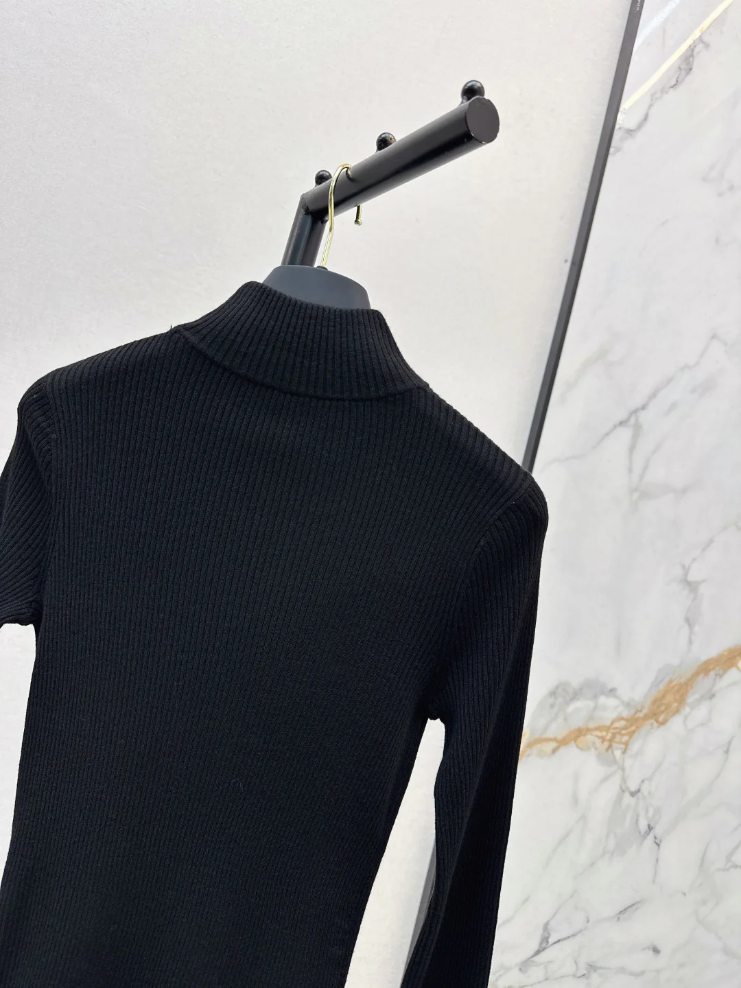 Loui 25fw base layer