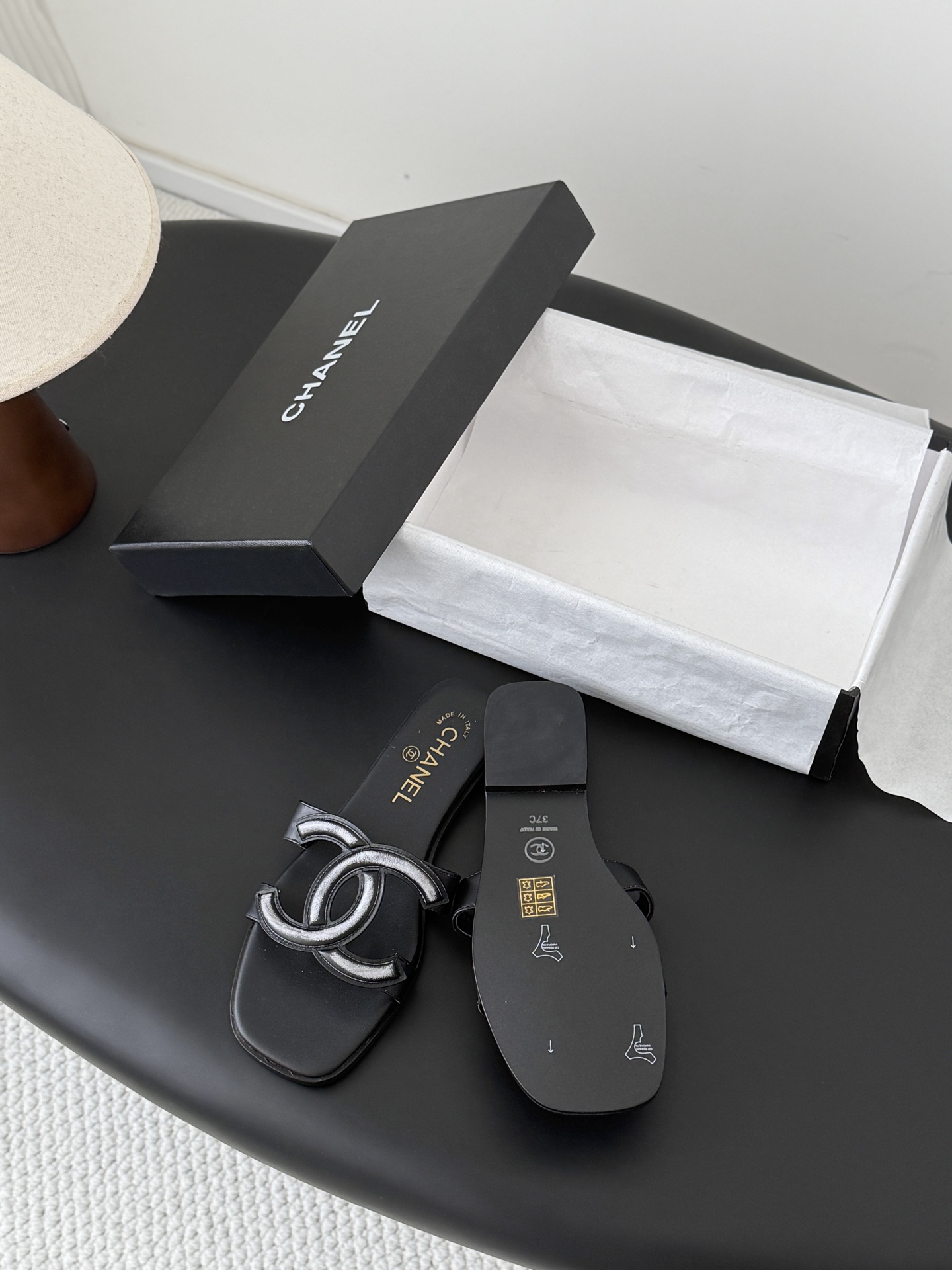 Chan 26P slippers