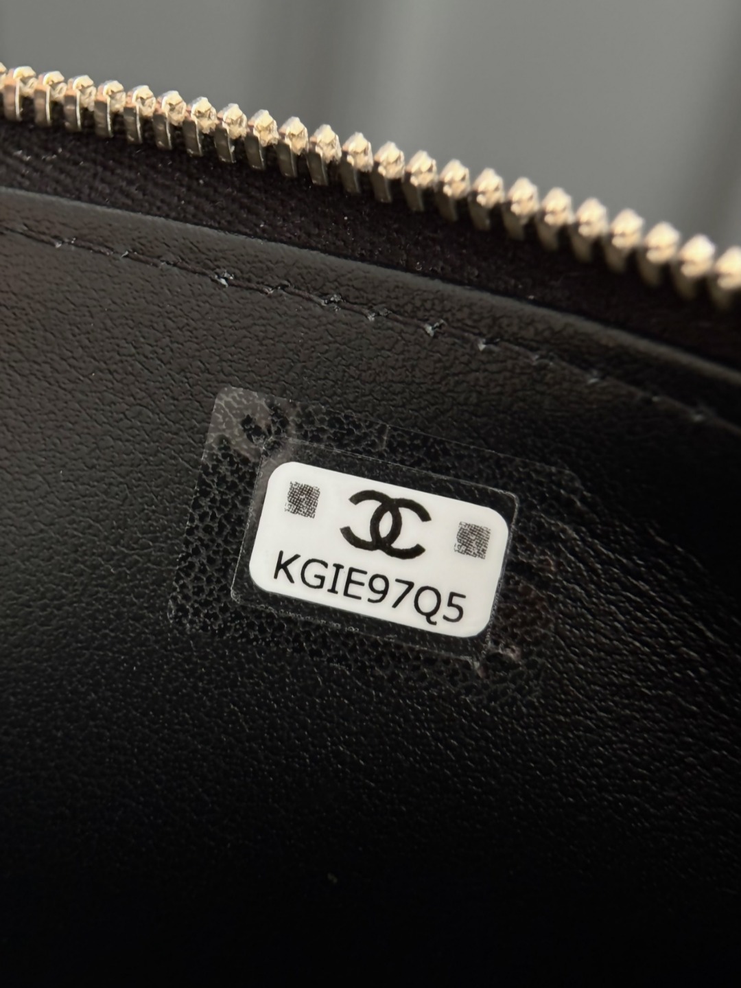 Chan 26S clutch bag with chain