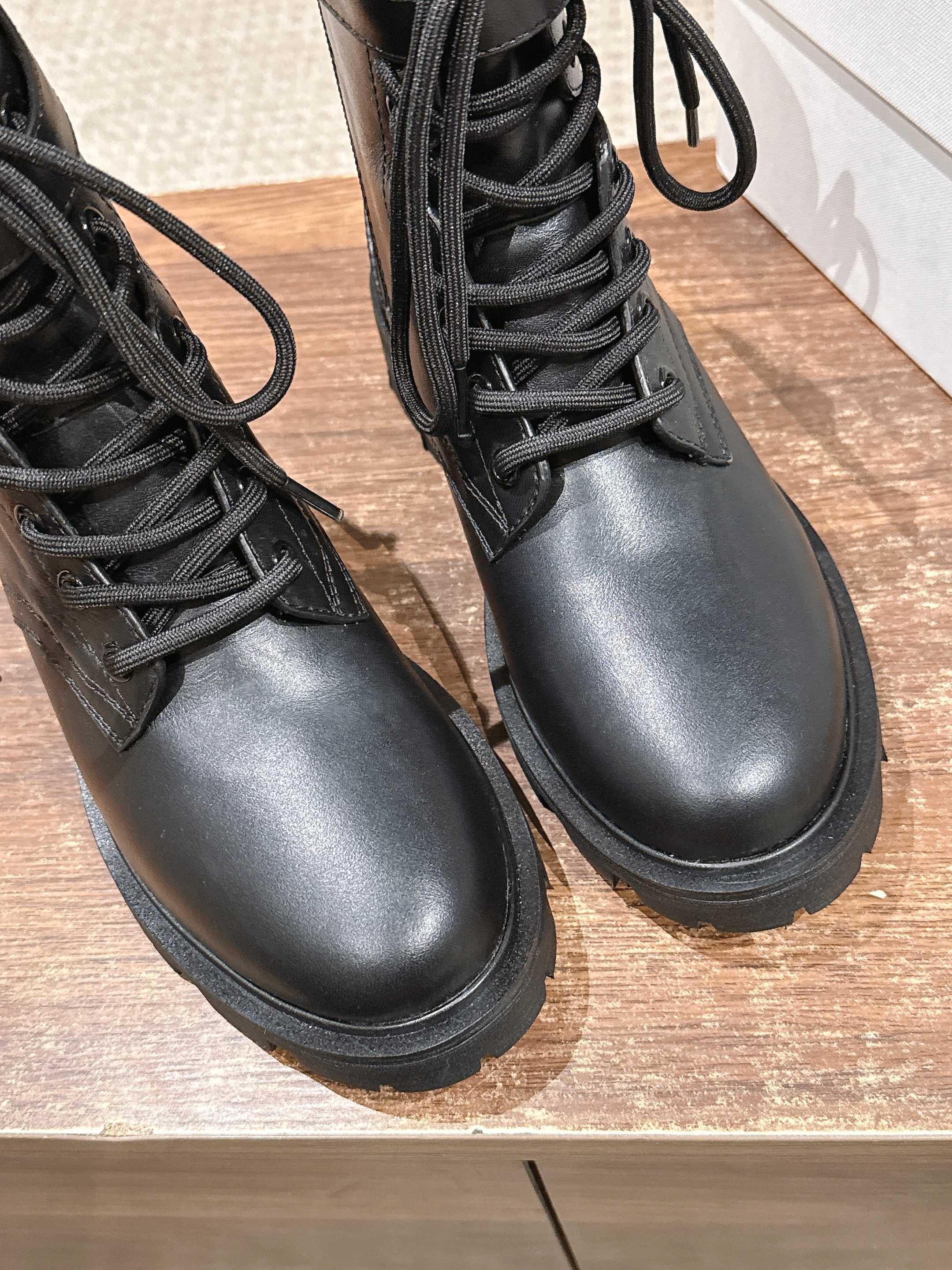 Celi 25fw combat boots