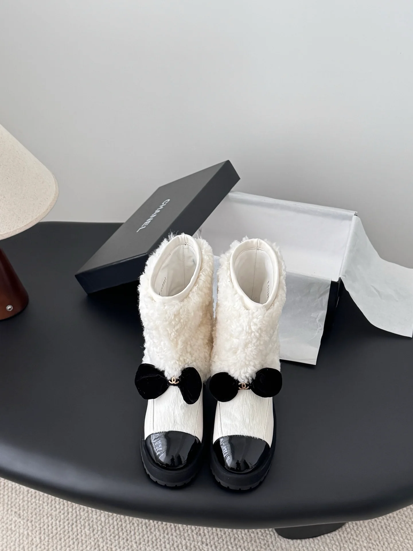 Chan 25fw plush boots with bow