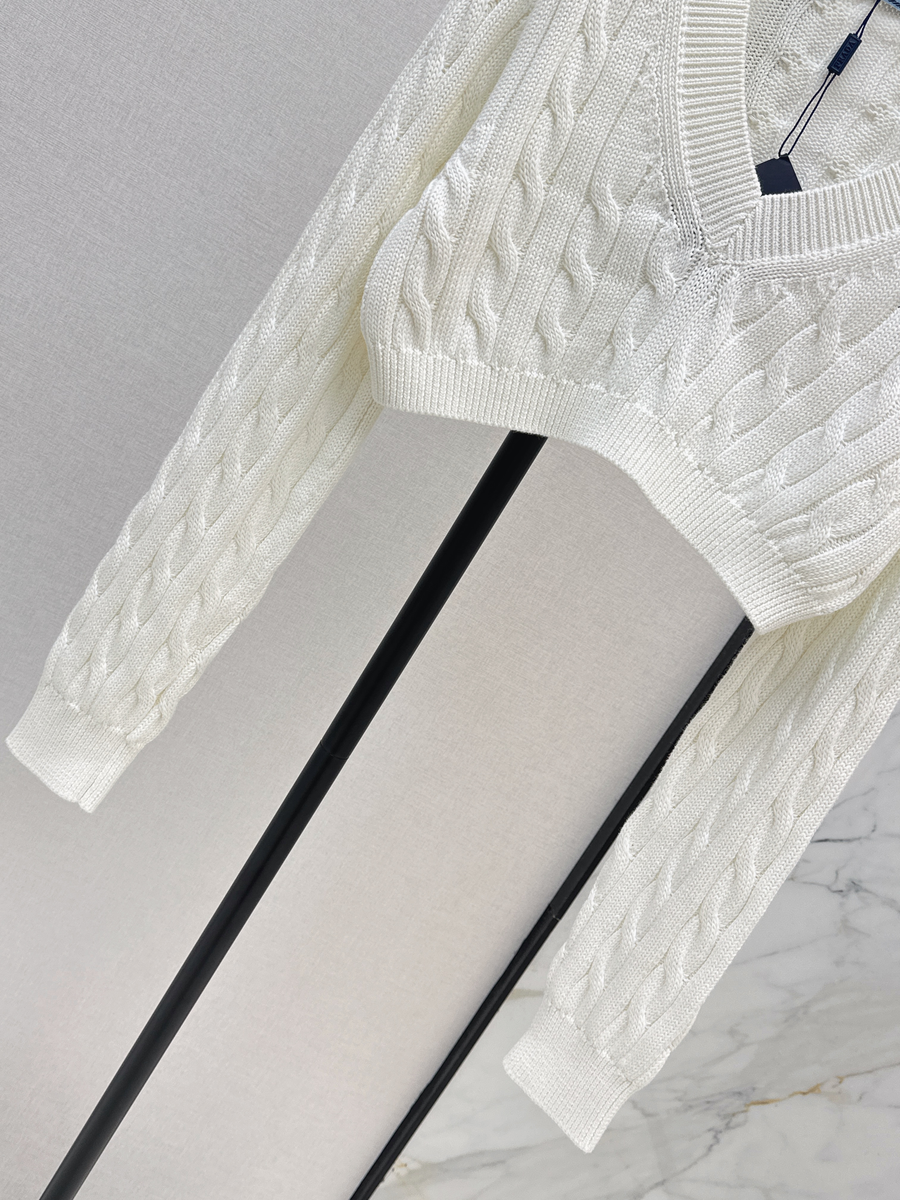 Pra 26ss cable knit cropped sweater