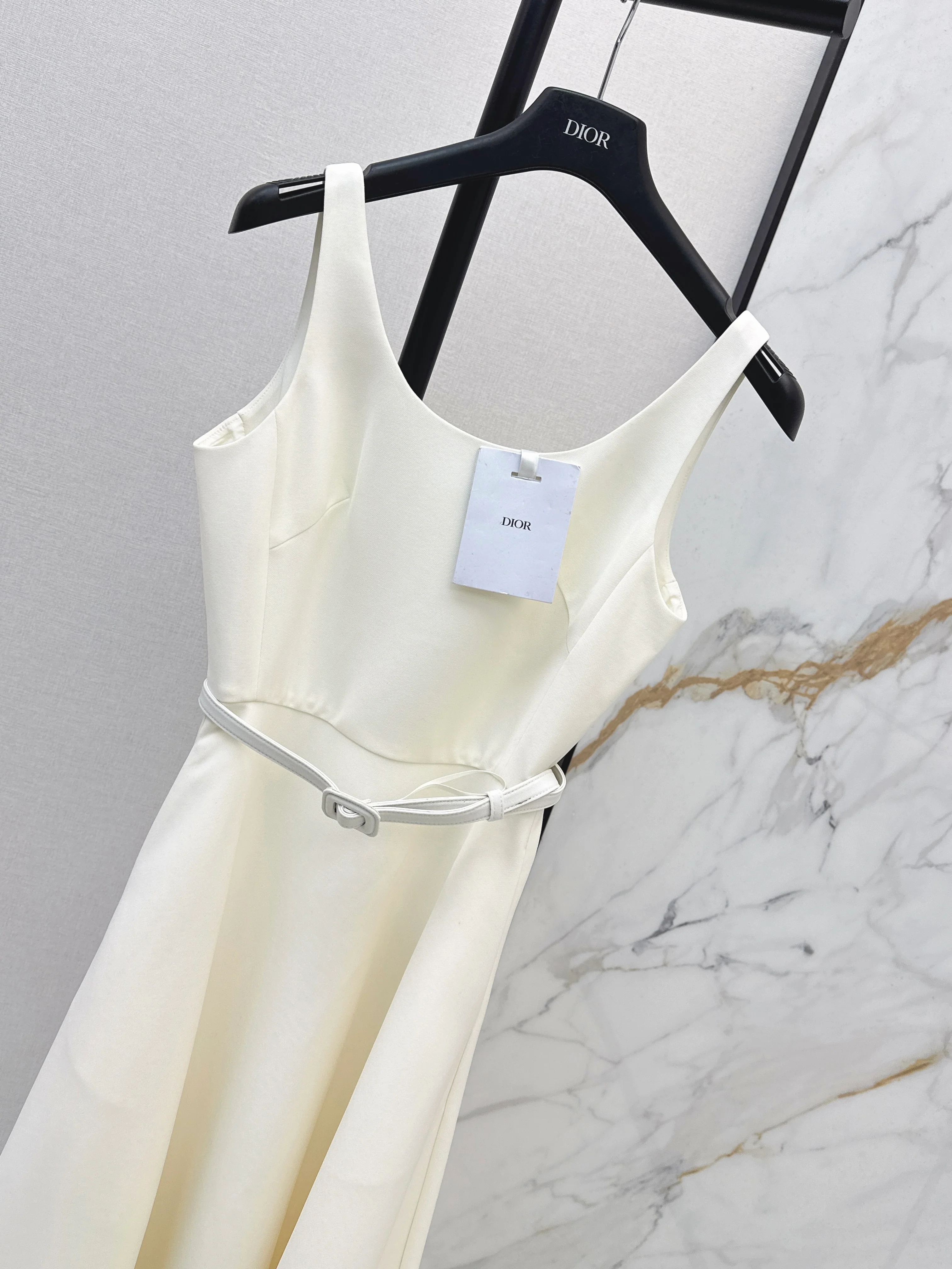 CD 26ss classic sleeveless belted dress