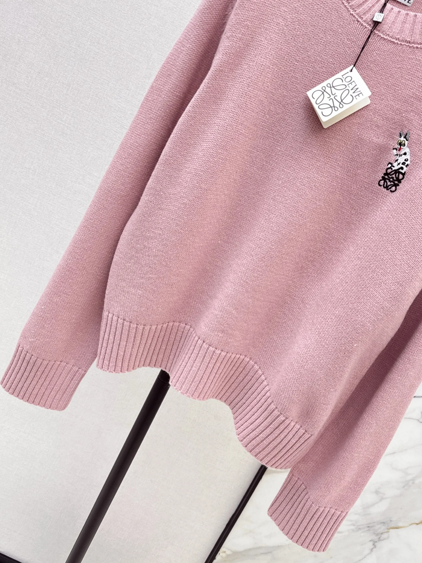 Loe 25fw embroidery sweater