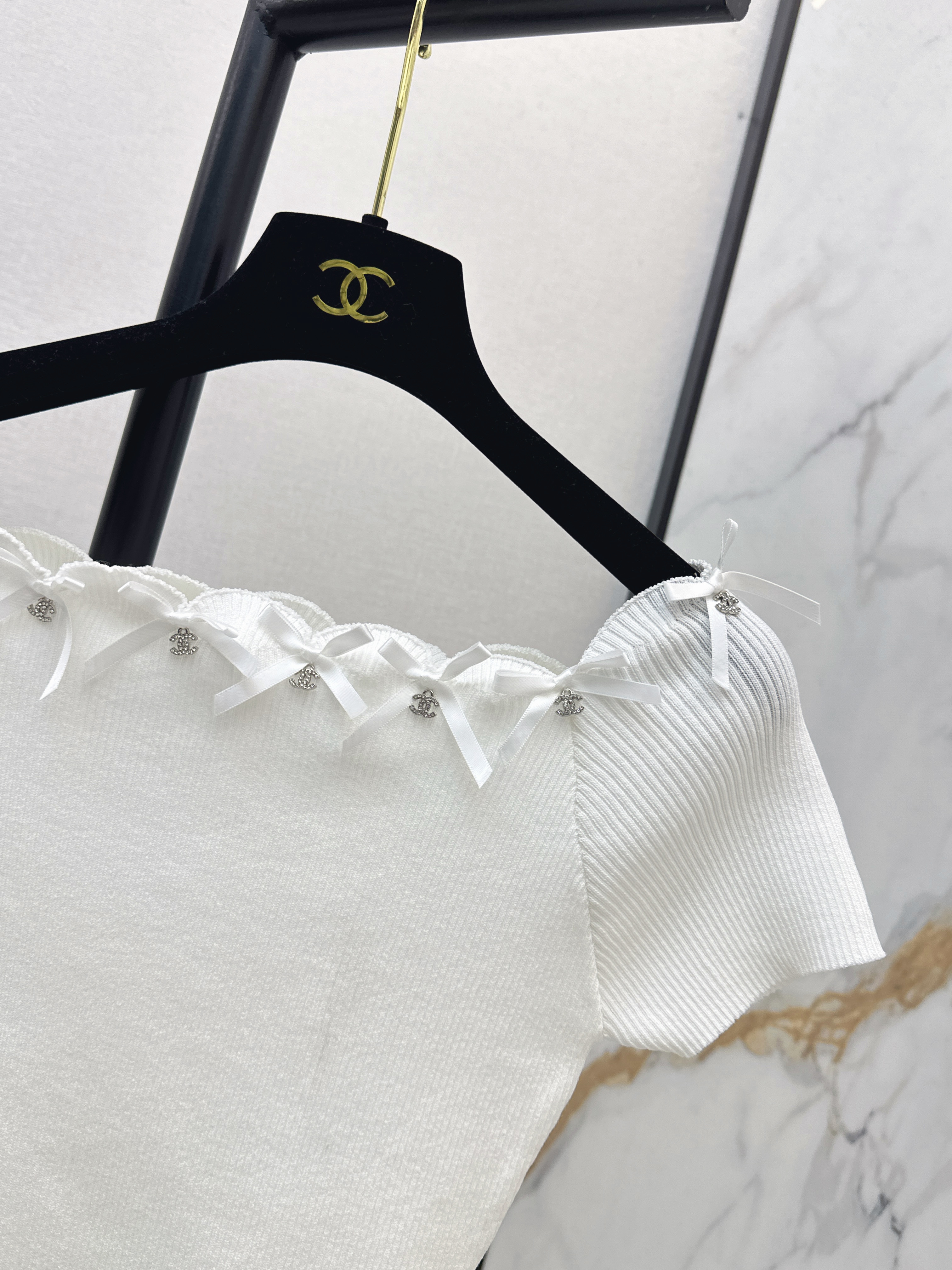 Chan 26ss off shoulder top