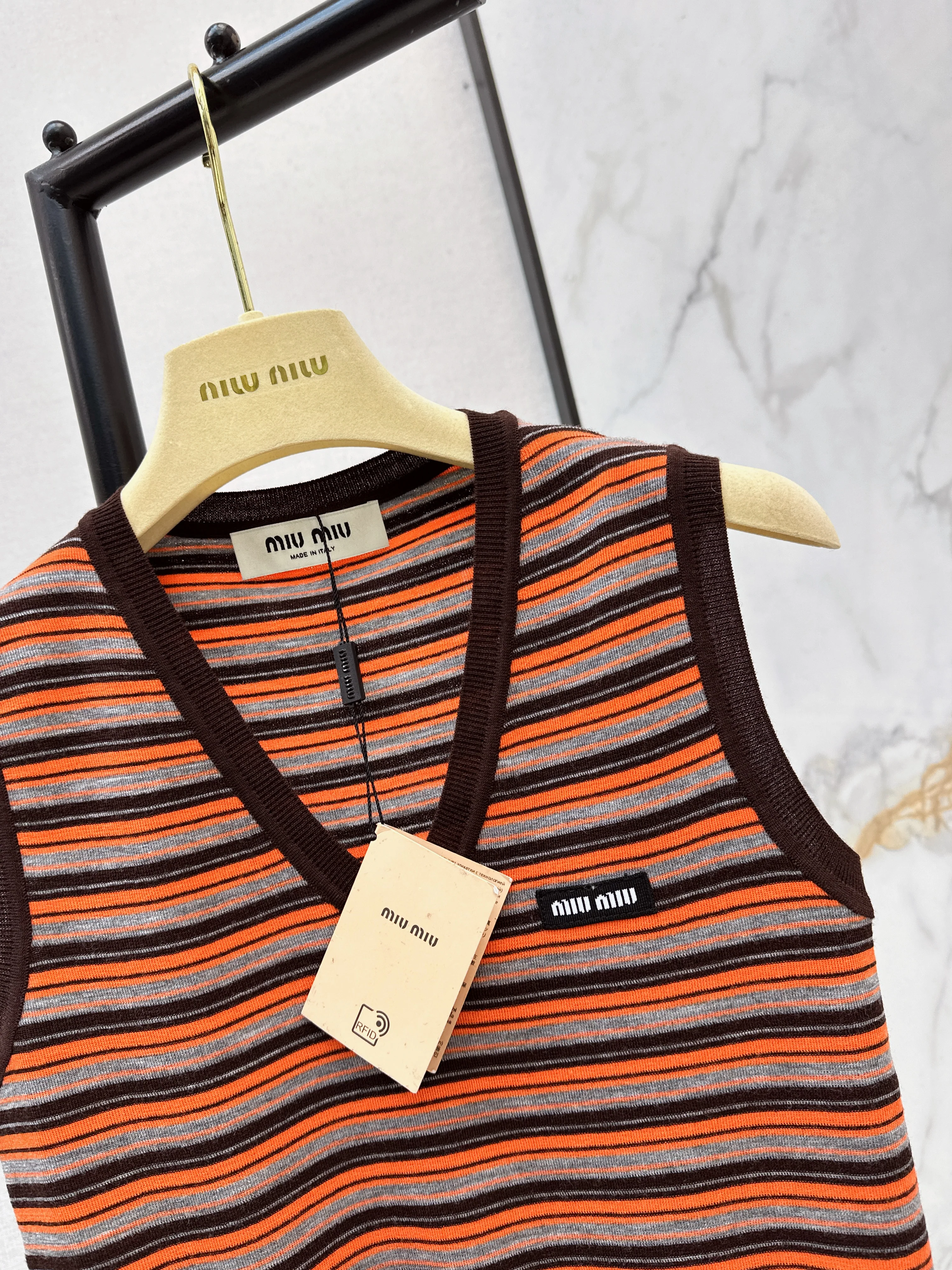 Miu 26ss stripe sleeveless knitted vest