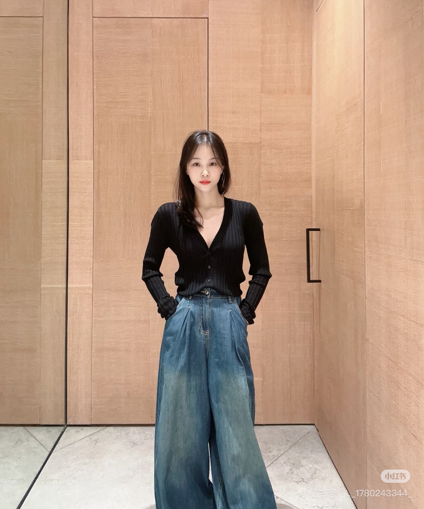Loui 26ss v-neck knit cardigan