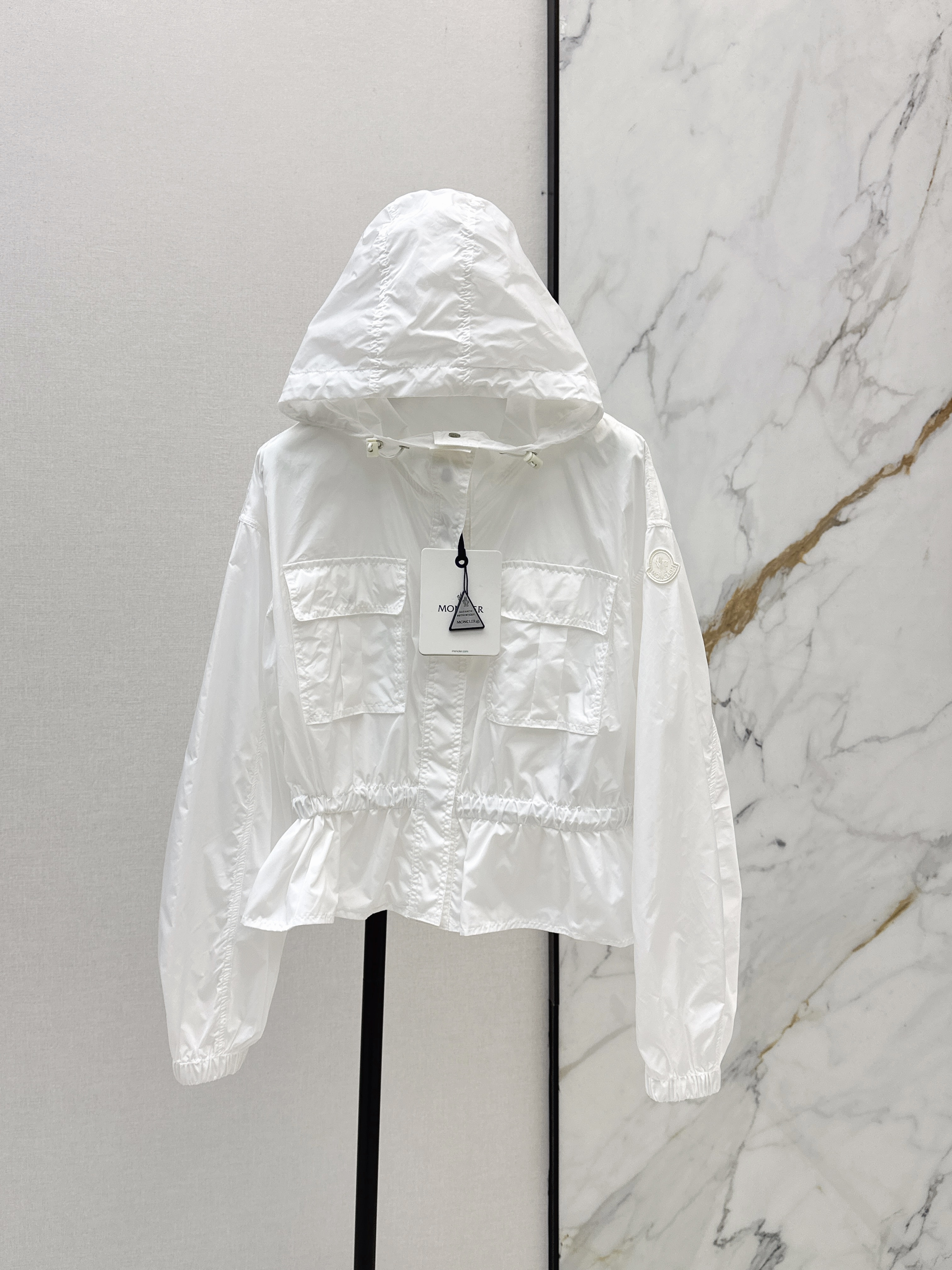 Monc 26ss hodded windbreaker