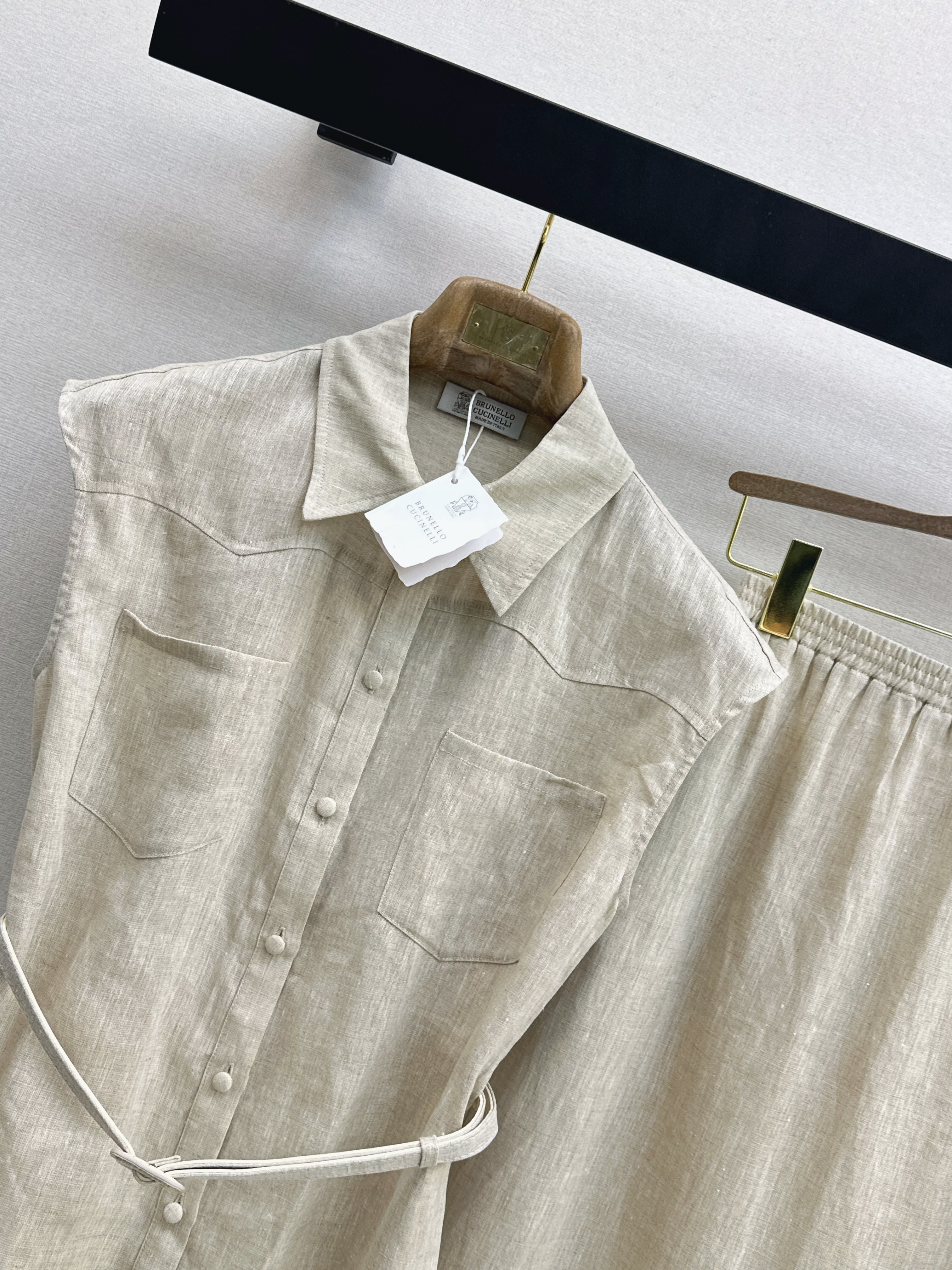 Brun 26ss sleeveless shirt skirt set