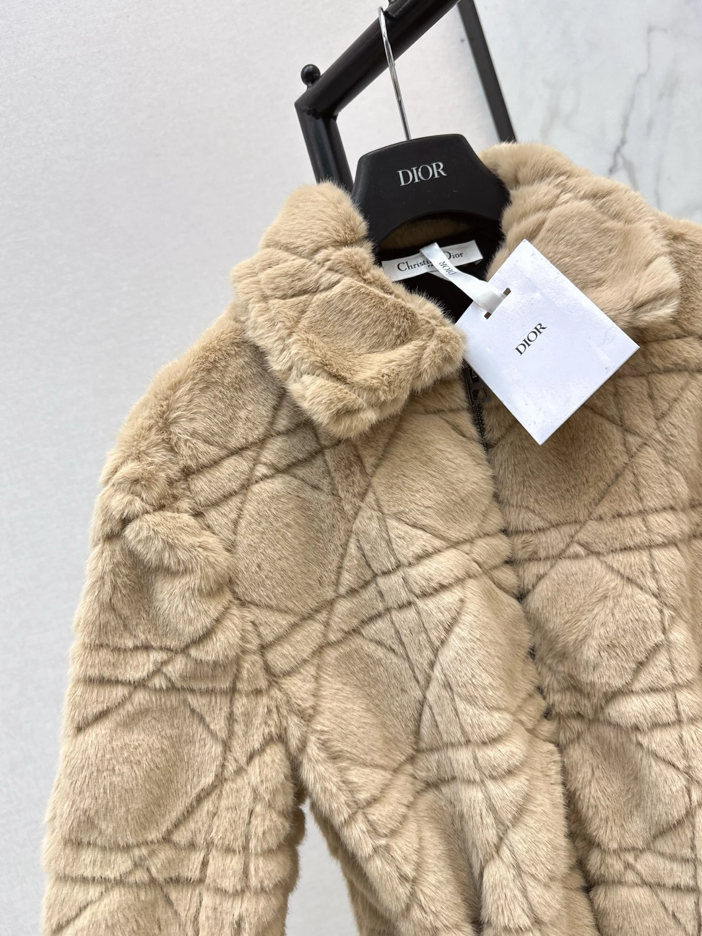 CD 25fw faux fur jacket