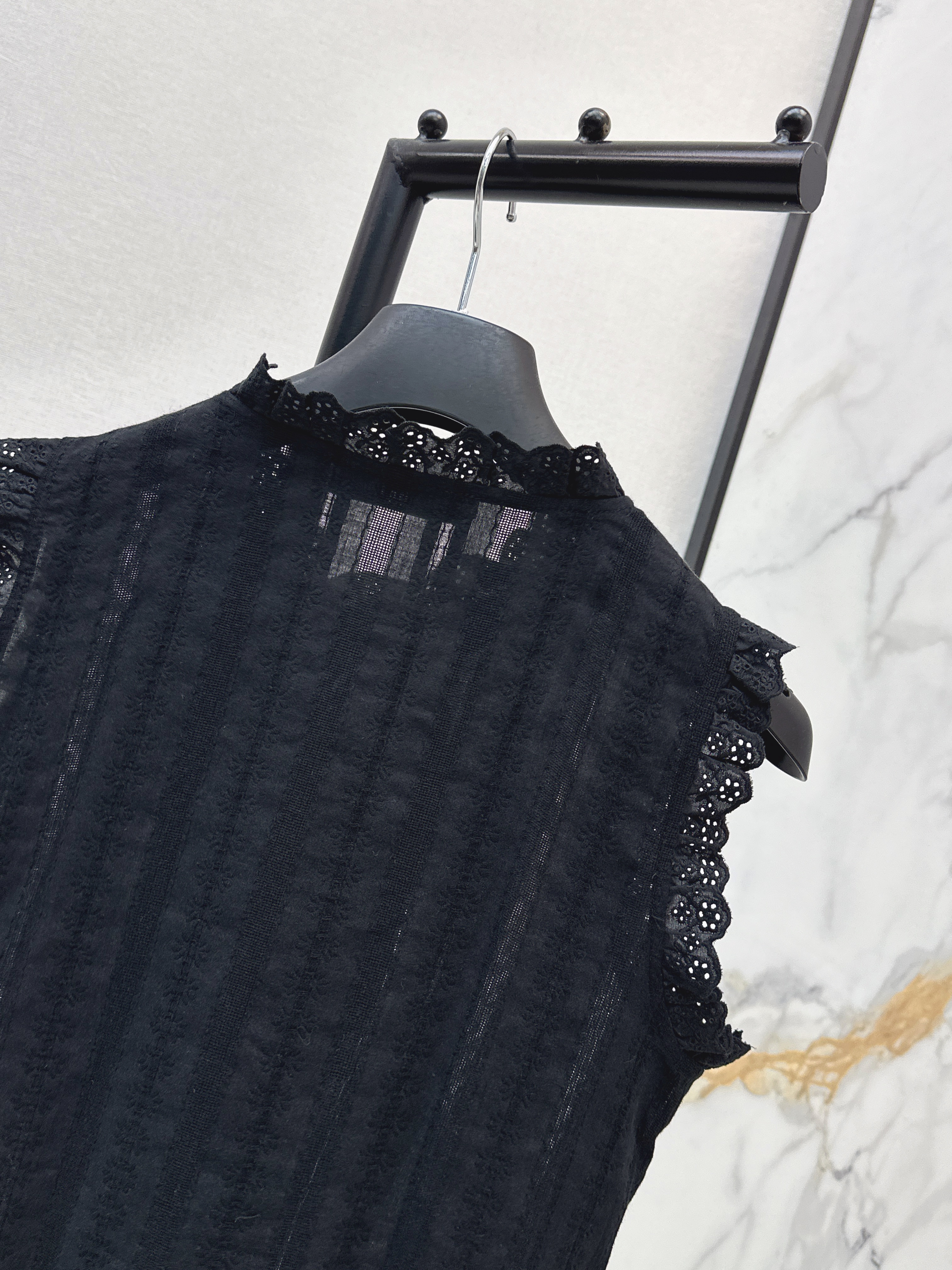 CD 26ss reffle sleeveless shirt