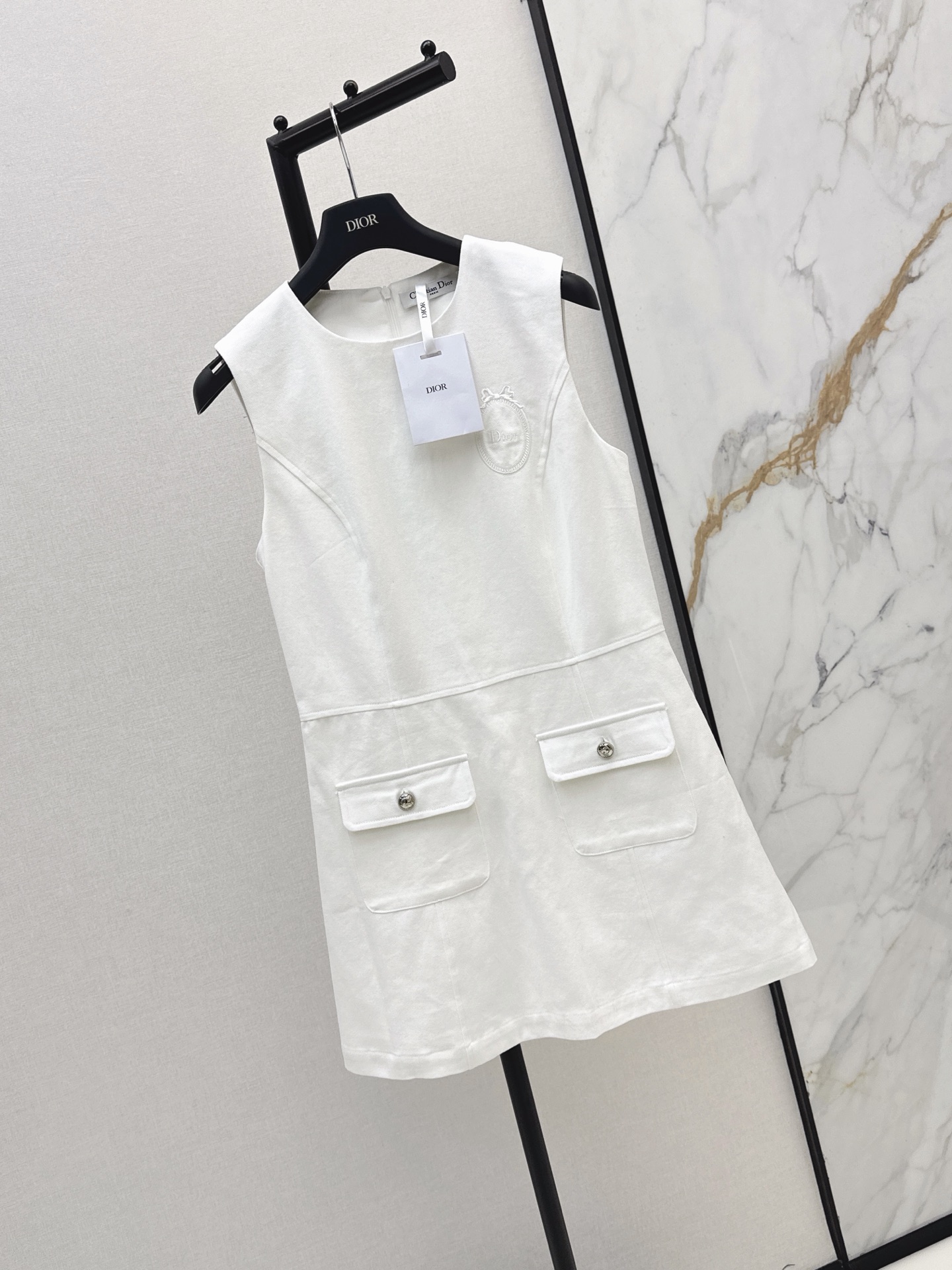 CD 26ss embroidery sleeveless dress