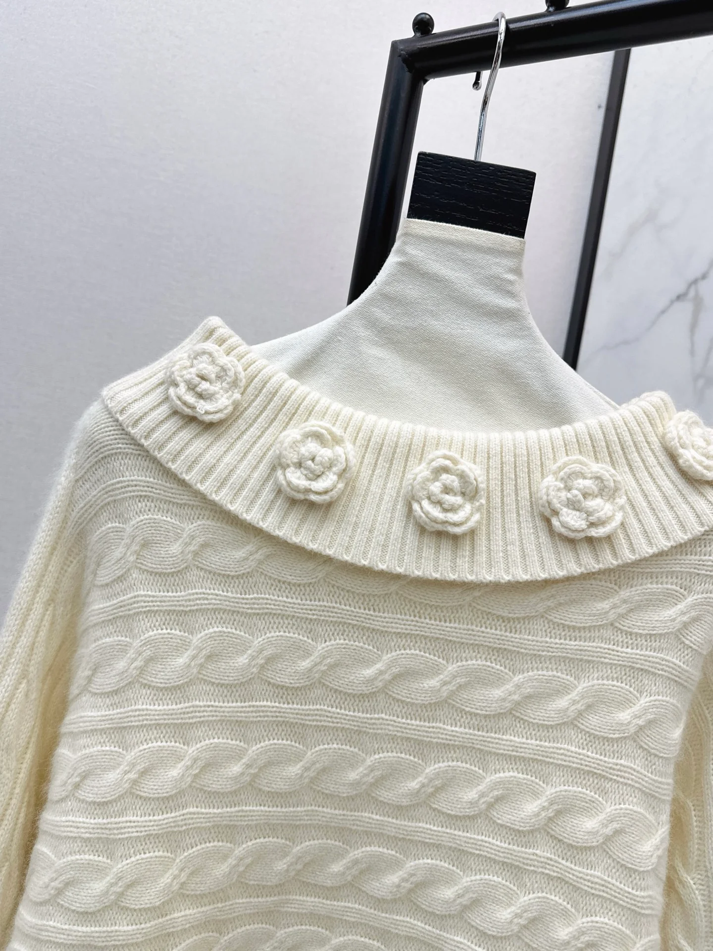 Chan 26ss off shoulder top sweater