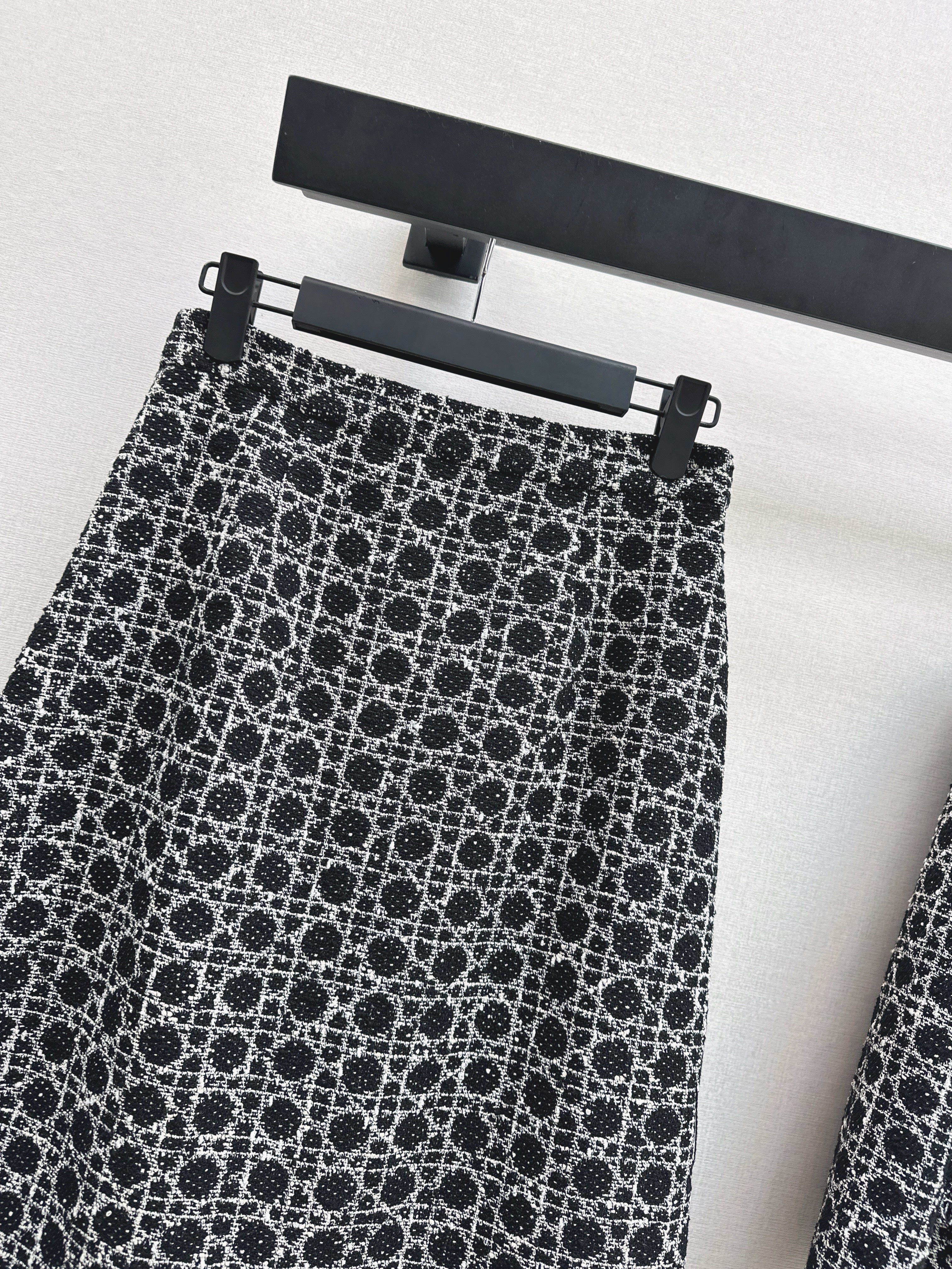 CD 26ss tweed fringe skirts