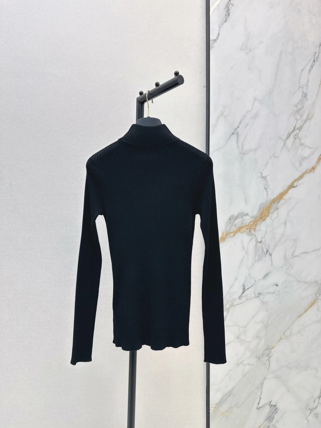 Loui 25fw base layer