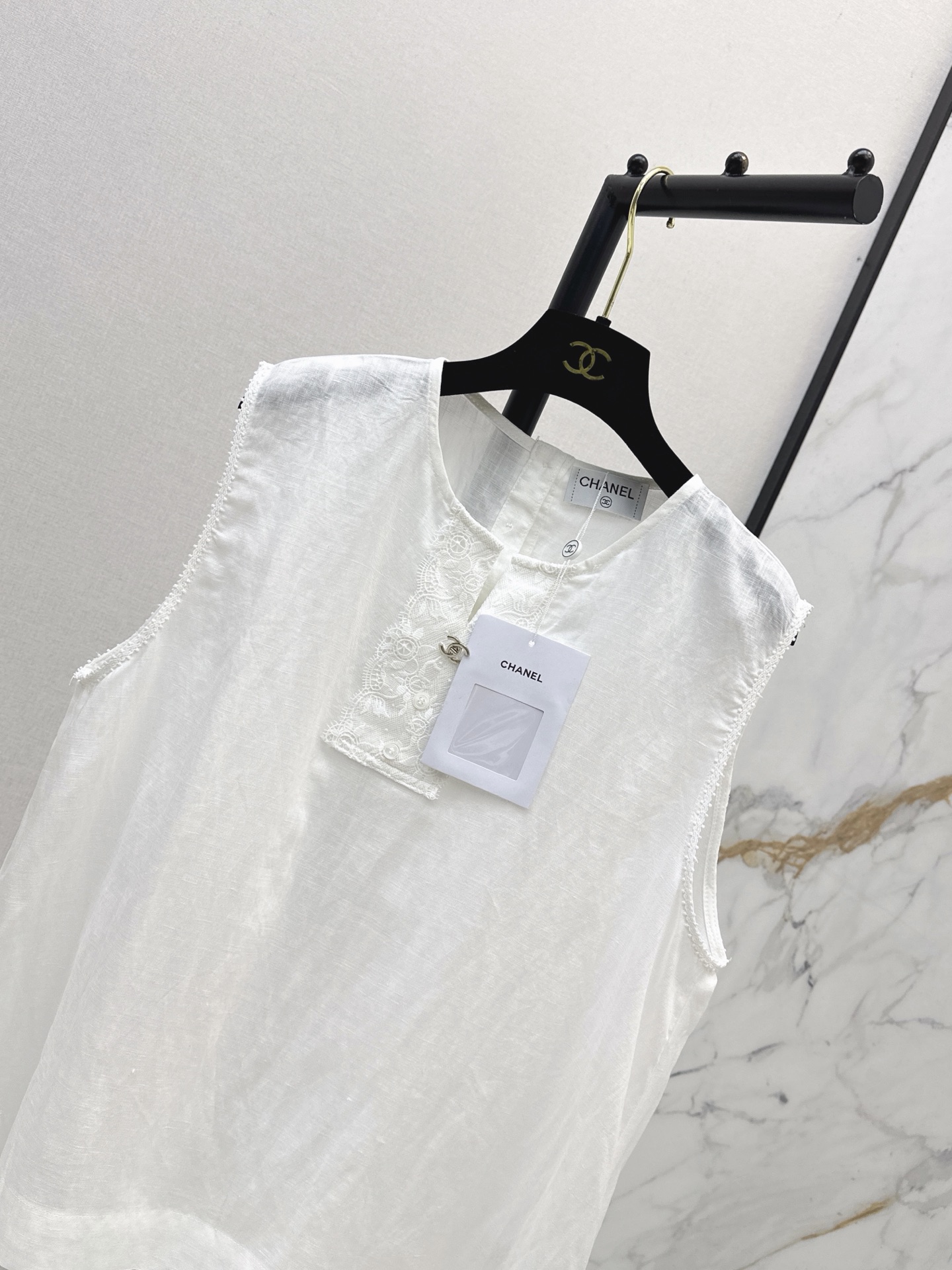 Chan 26ss lace trim linen vest