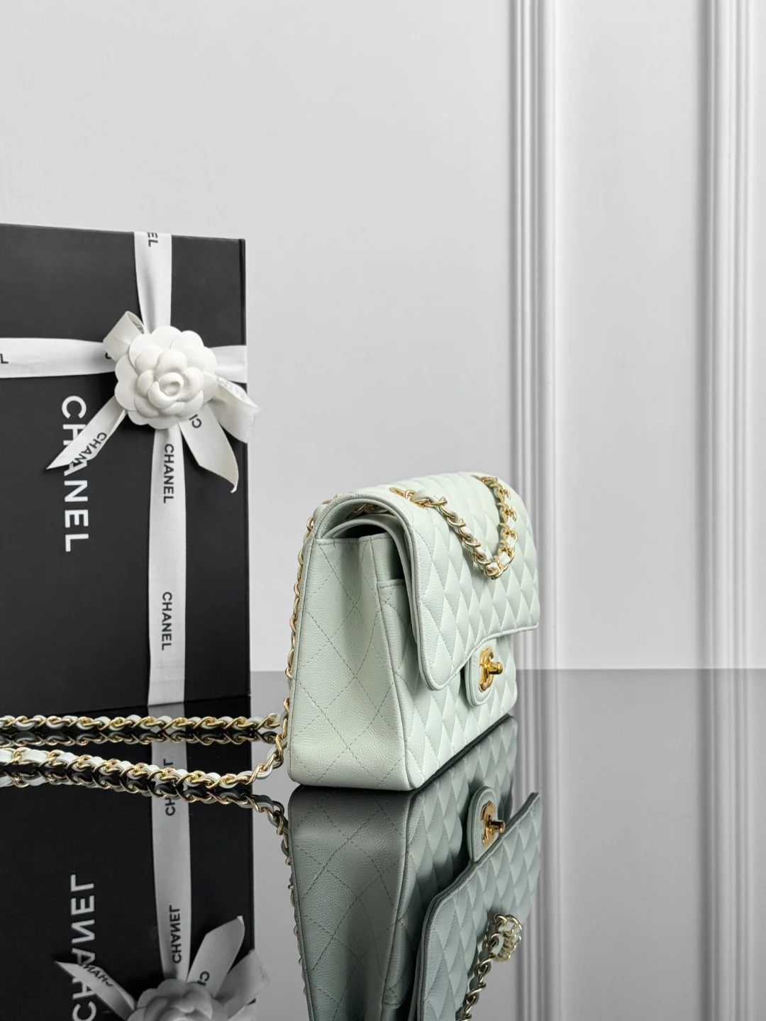 Chan cf25 chain shoulder bag