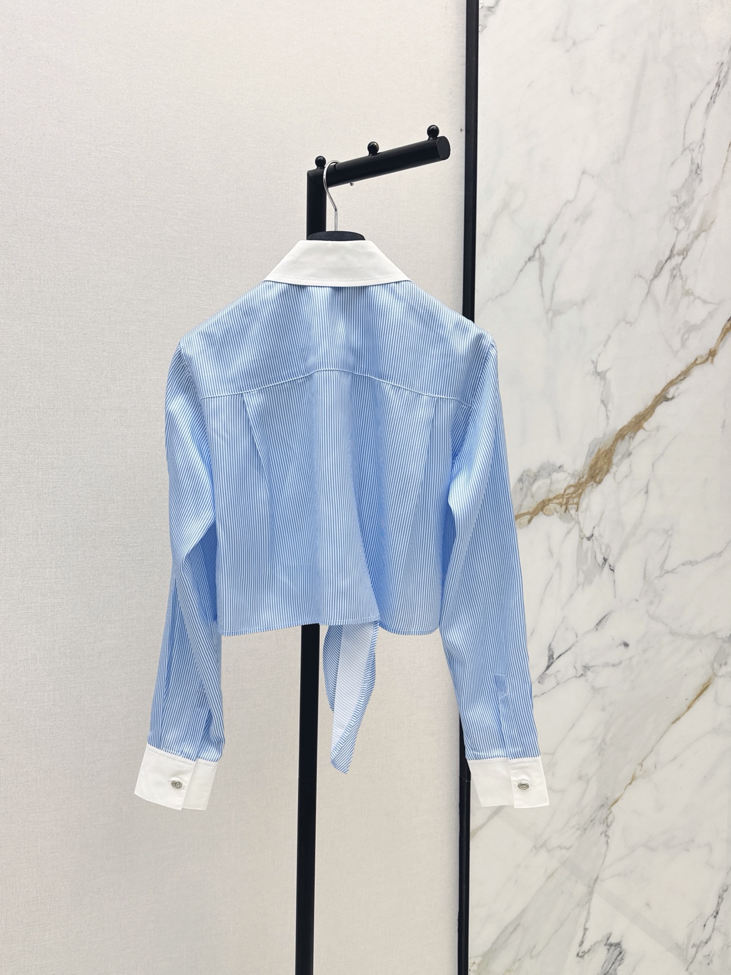 CD 26ss striped tie-front cropped shirt