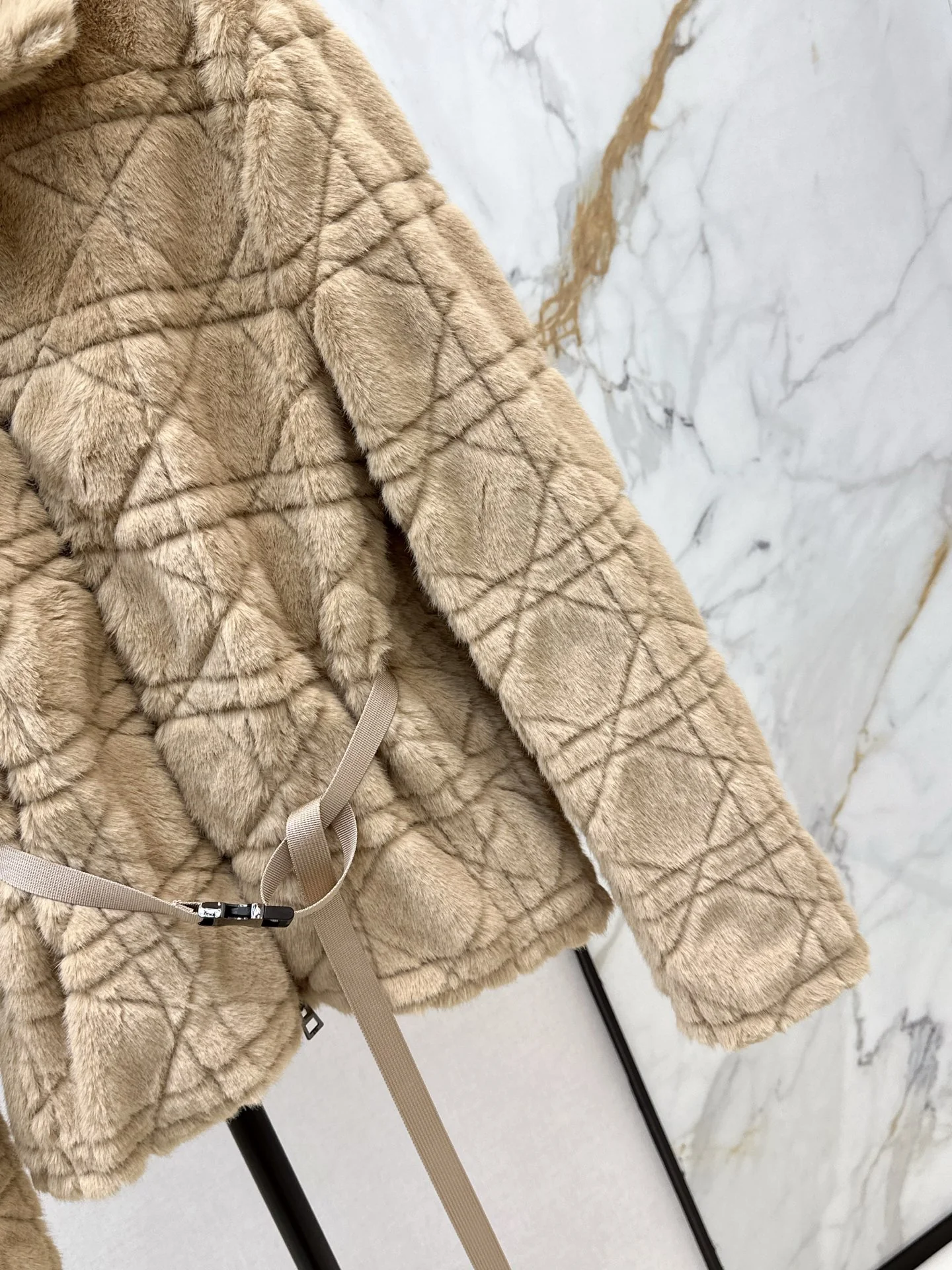 CD 25fw faux fur jacket