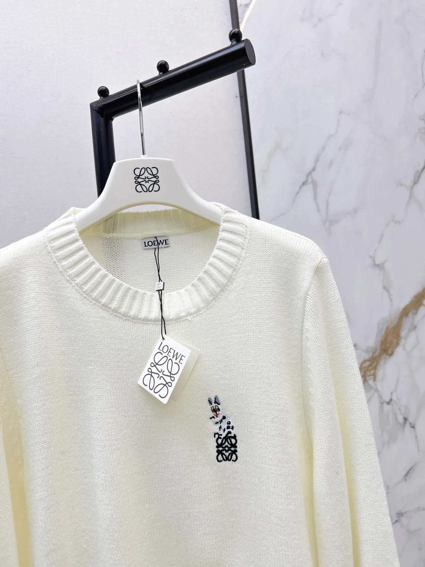 Loe 25fw embroidery sweater