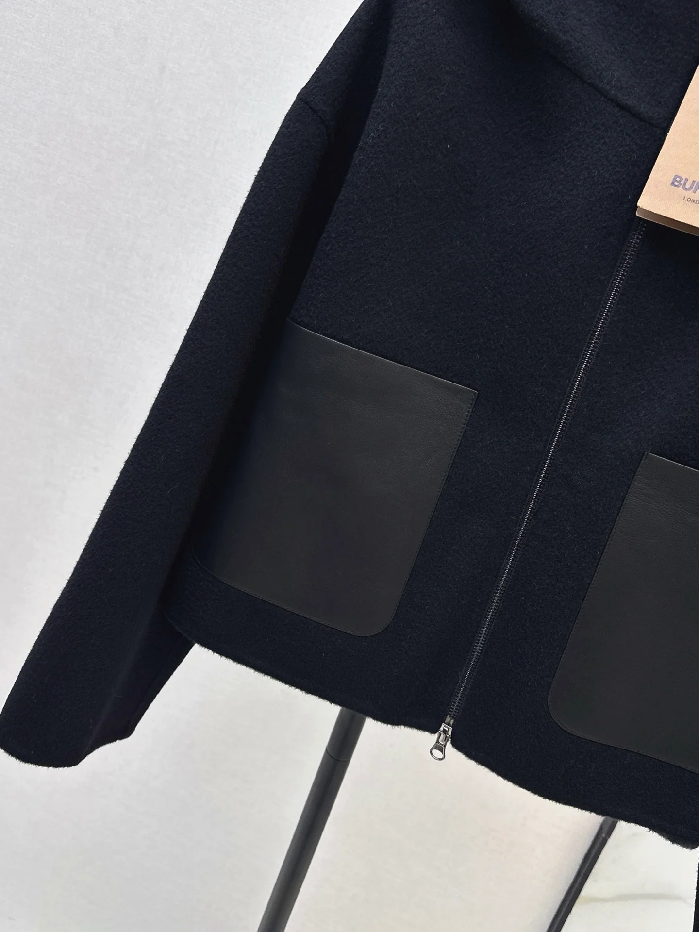 Burb 25fw zipper hooded jacket