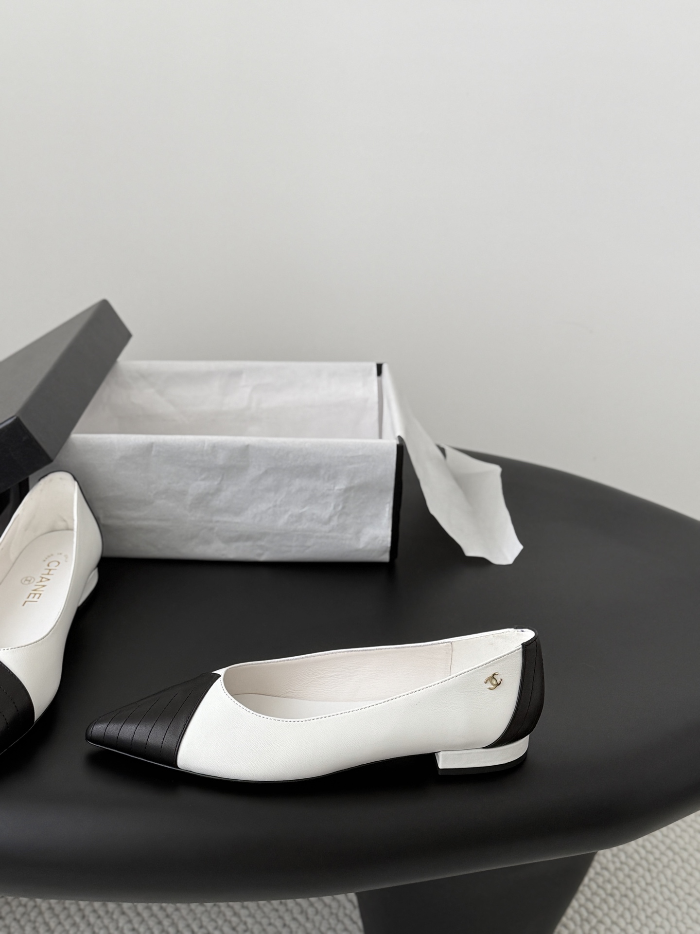 Chan 26C pointed toe flats