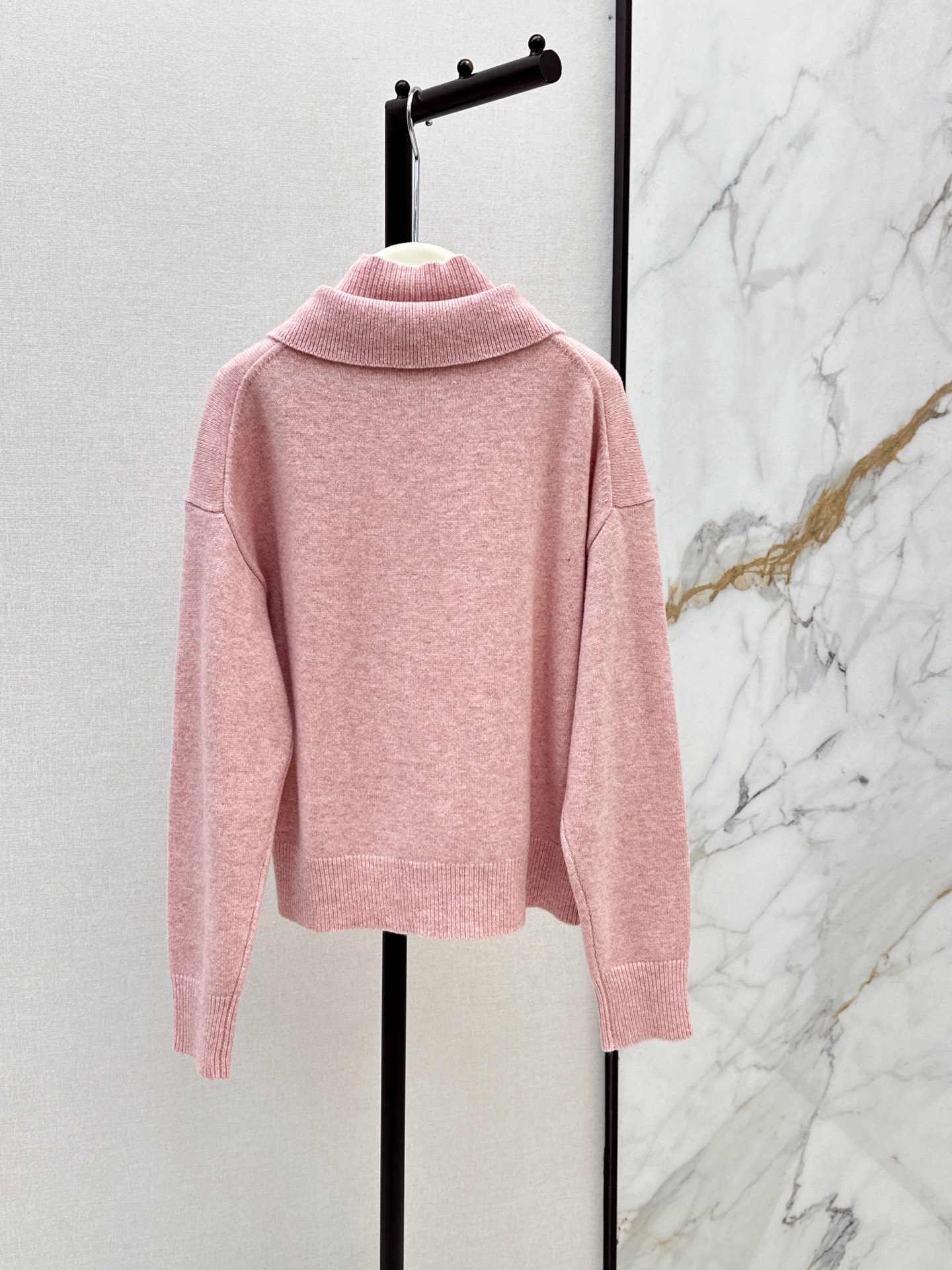 Her 26ss cashmere sweater