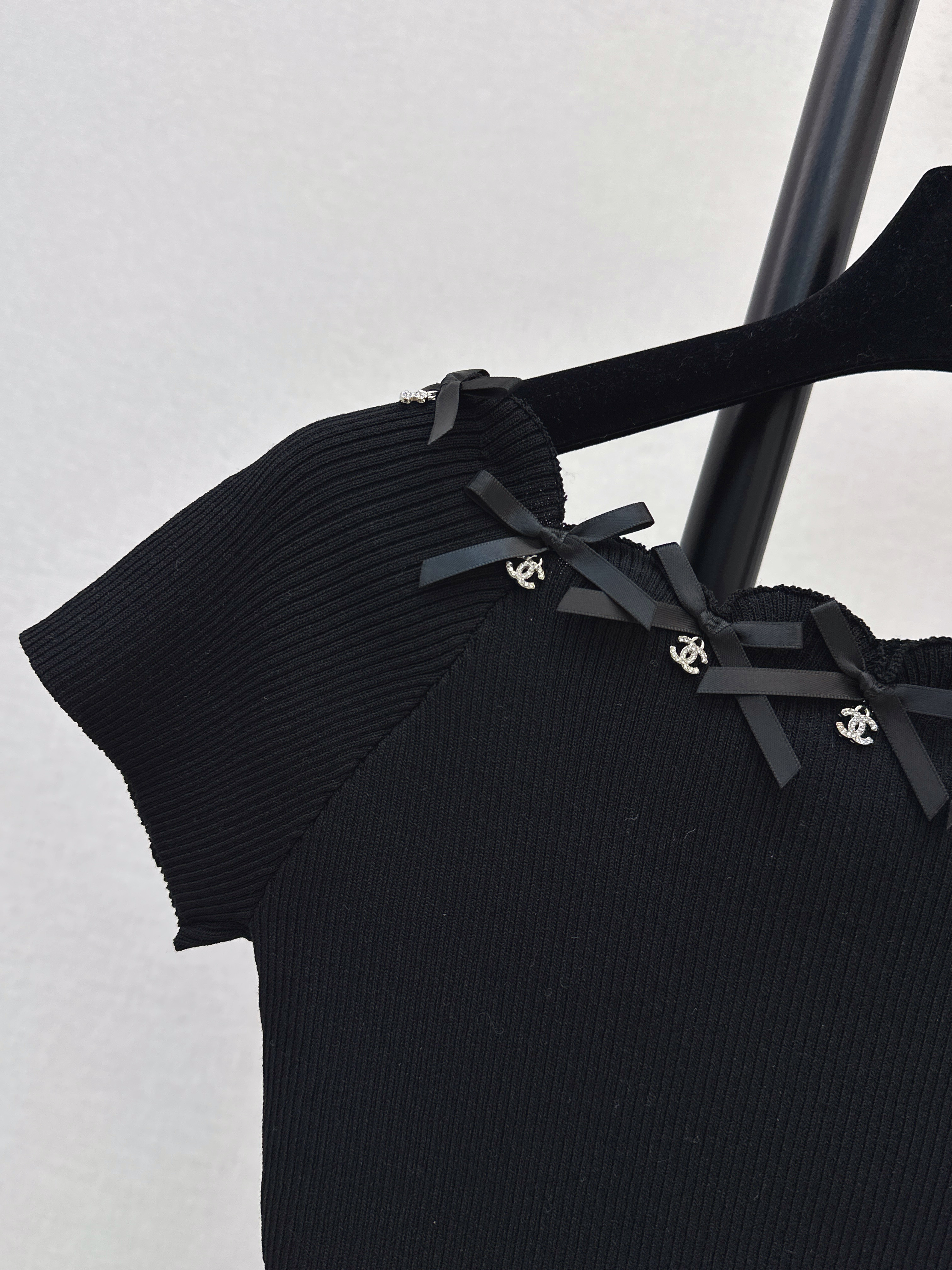 Chan 26ss off shoulder top