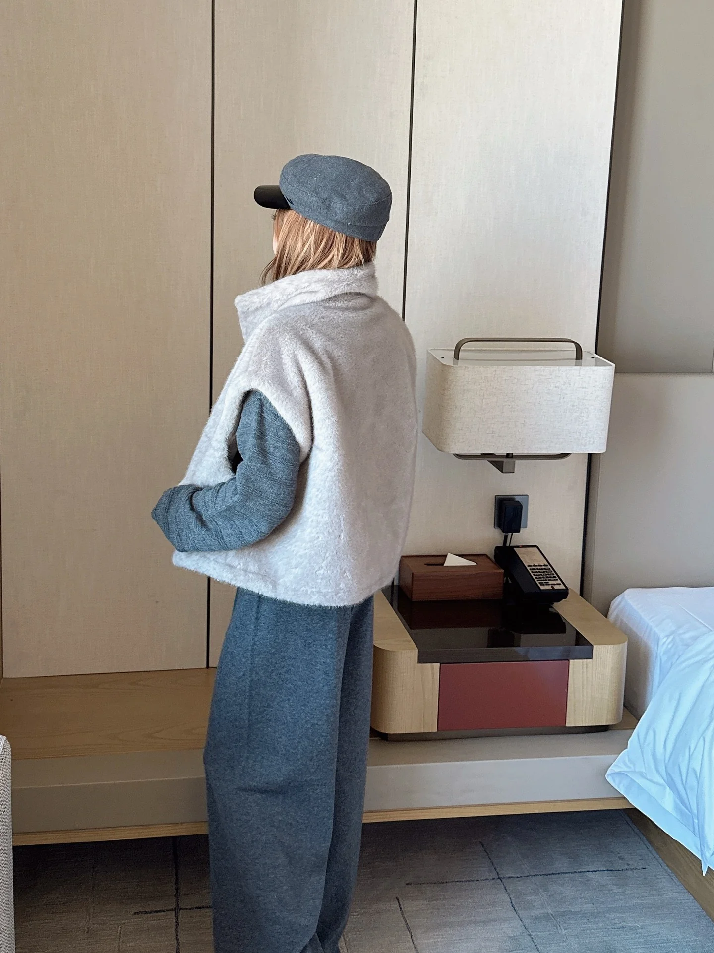 Brun 25fw reversible faux fur vest jacket