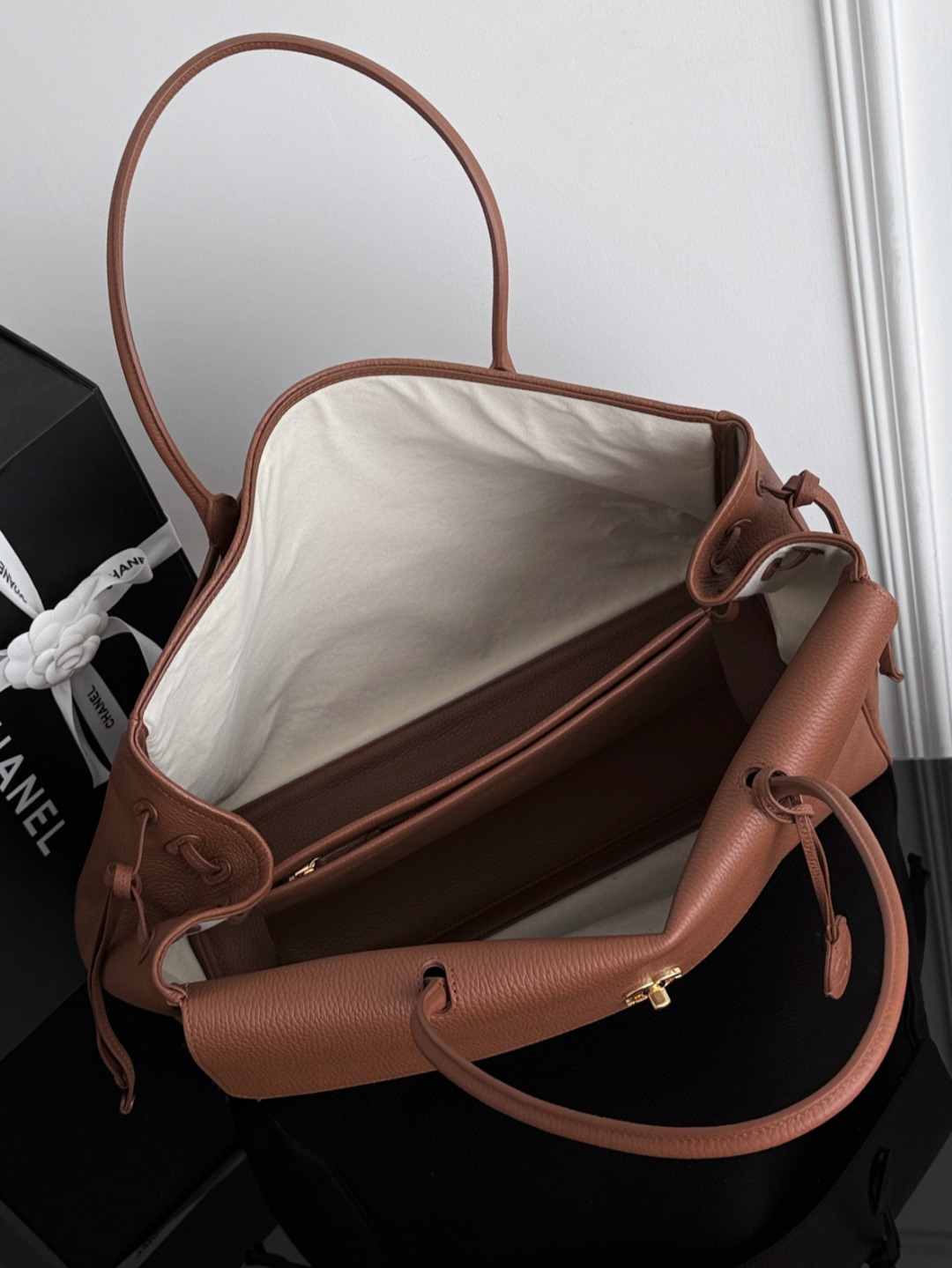 Chan 26S large tote bag