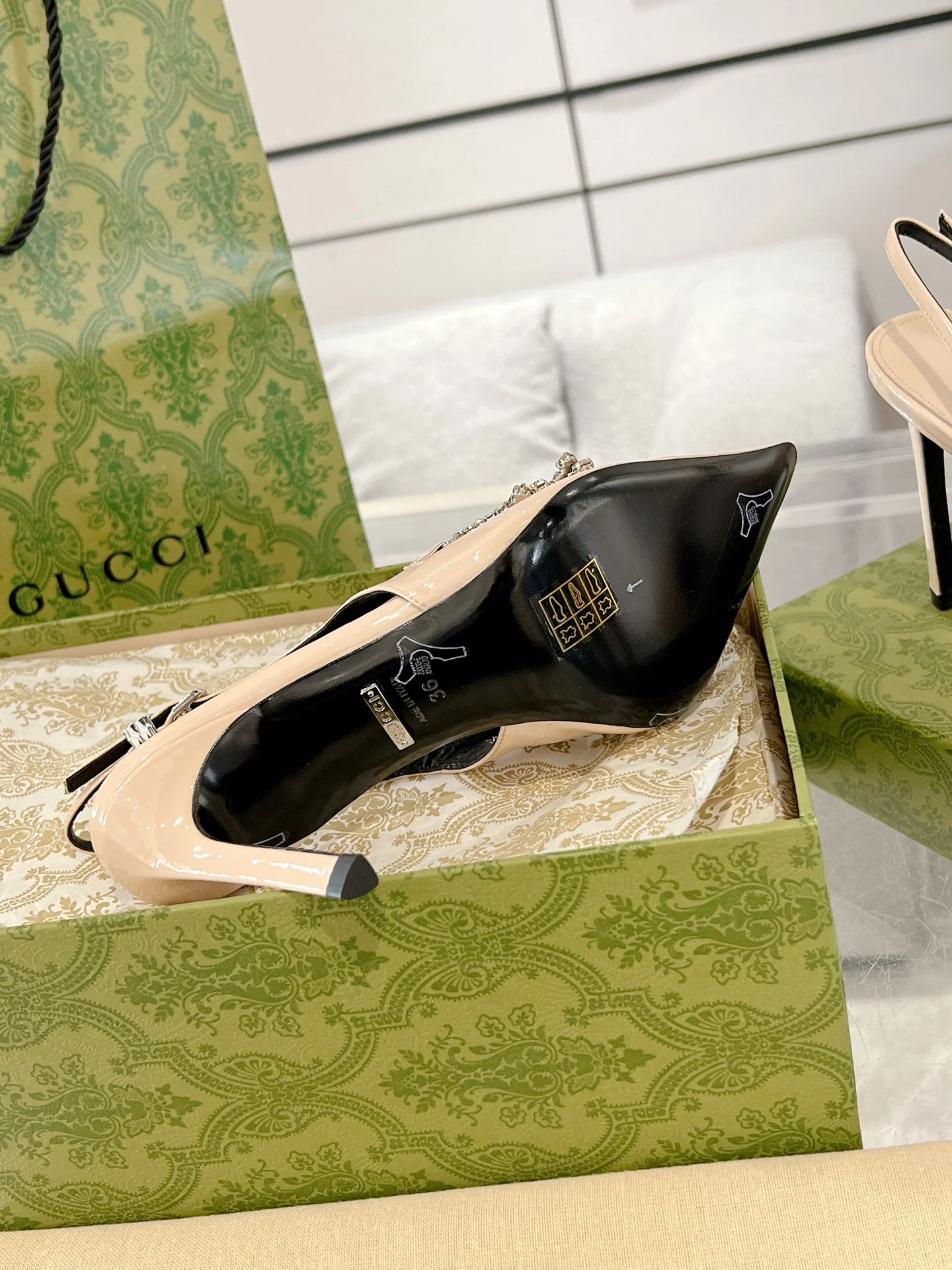 Gucc 25fw rhinestones slingback heels