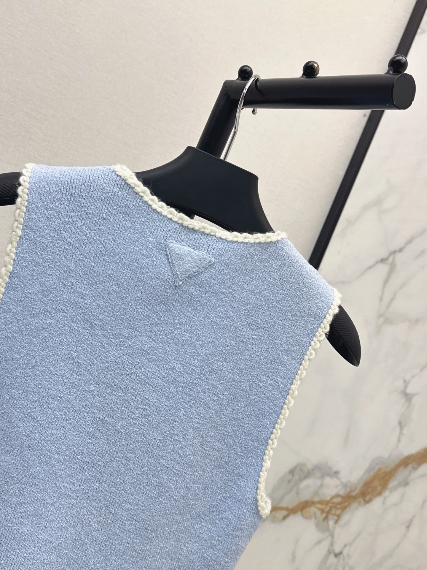 Pra 26ss v-neck knit vest