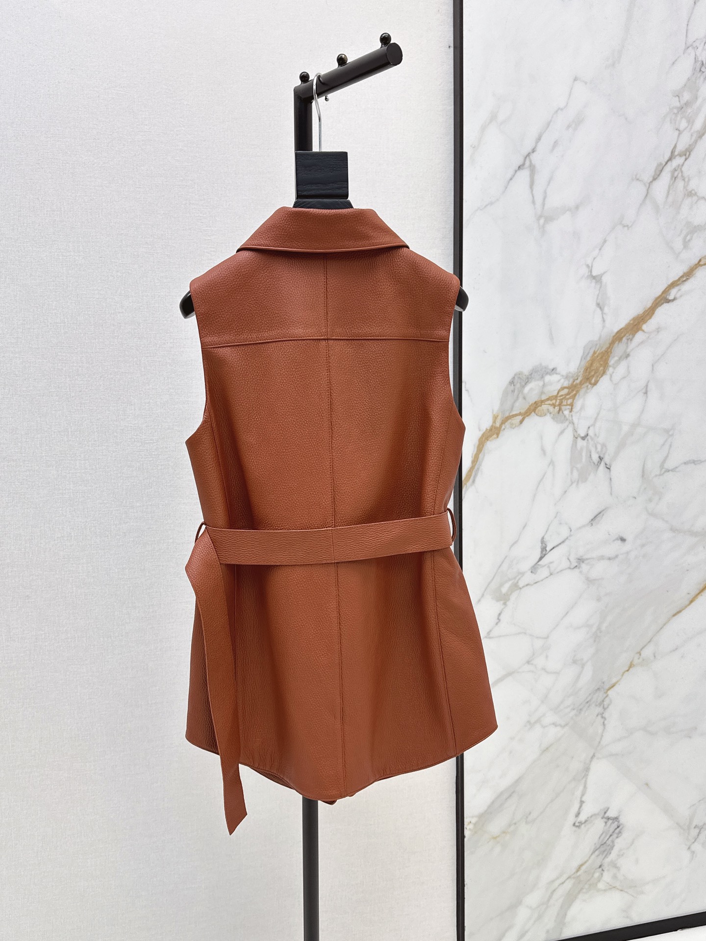 Her 26ss leather vest jacket