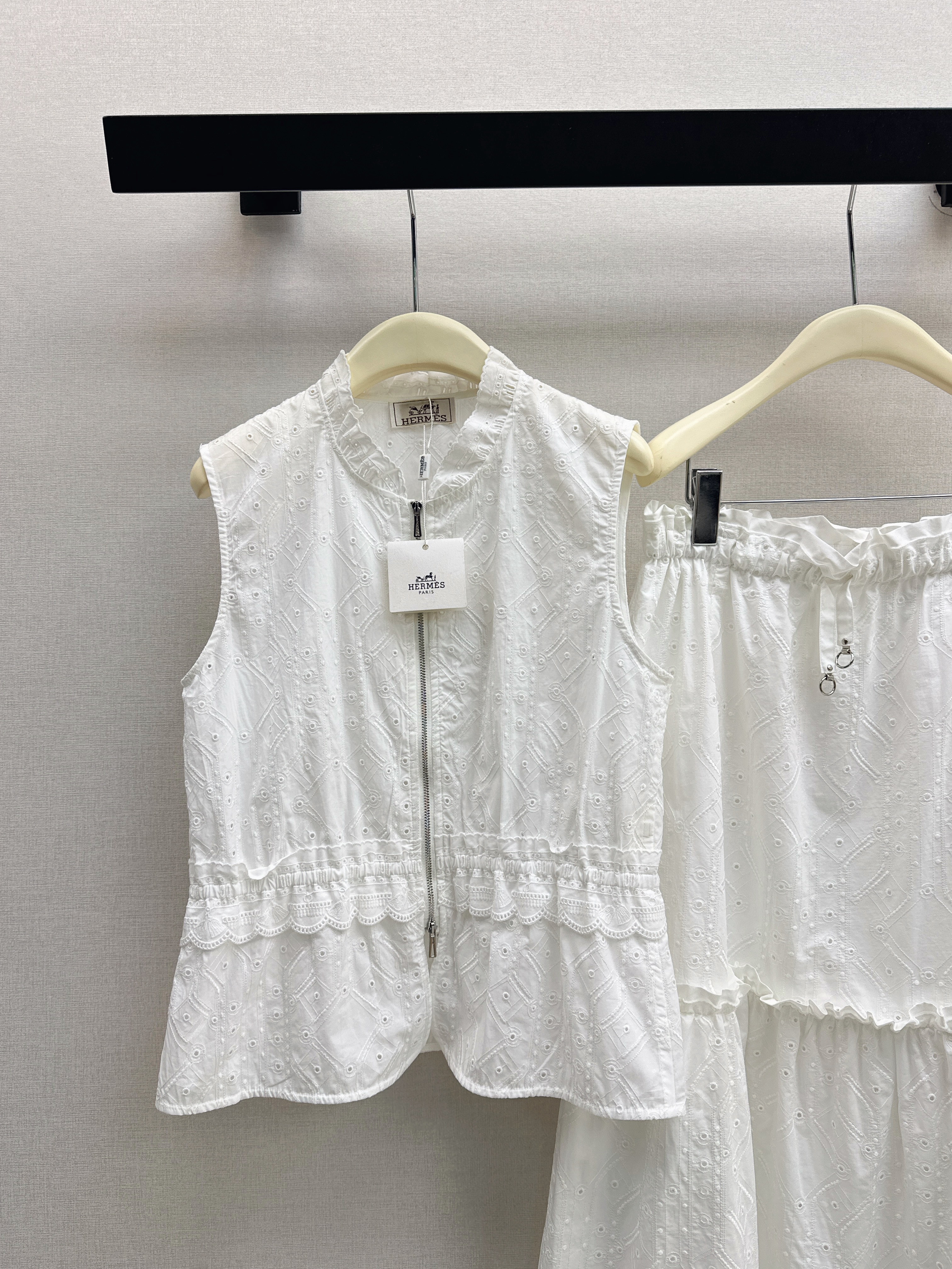 Herm 26ss embroidert vest skirt set