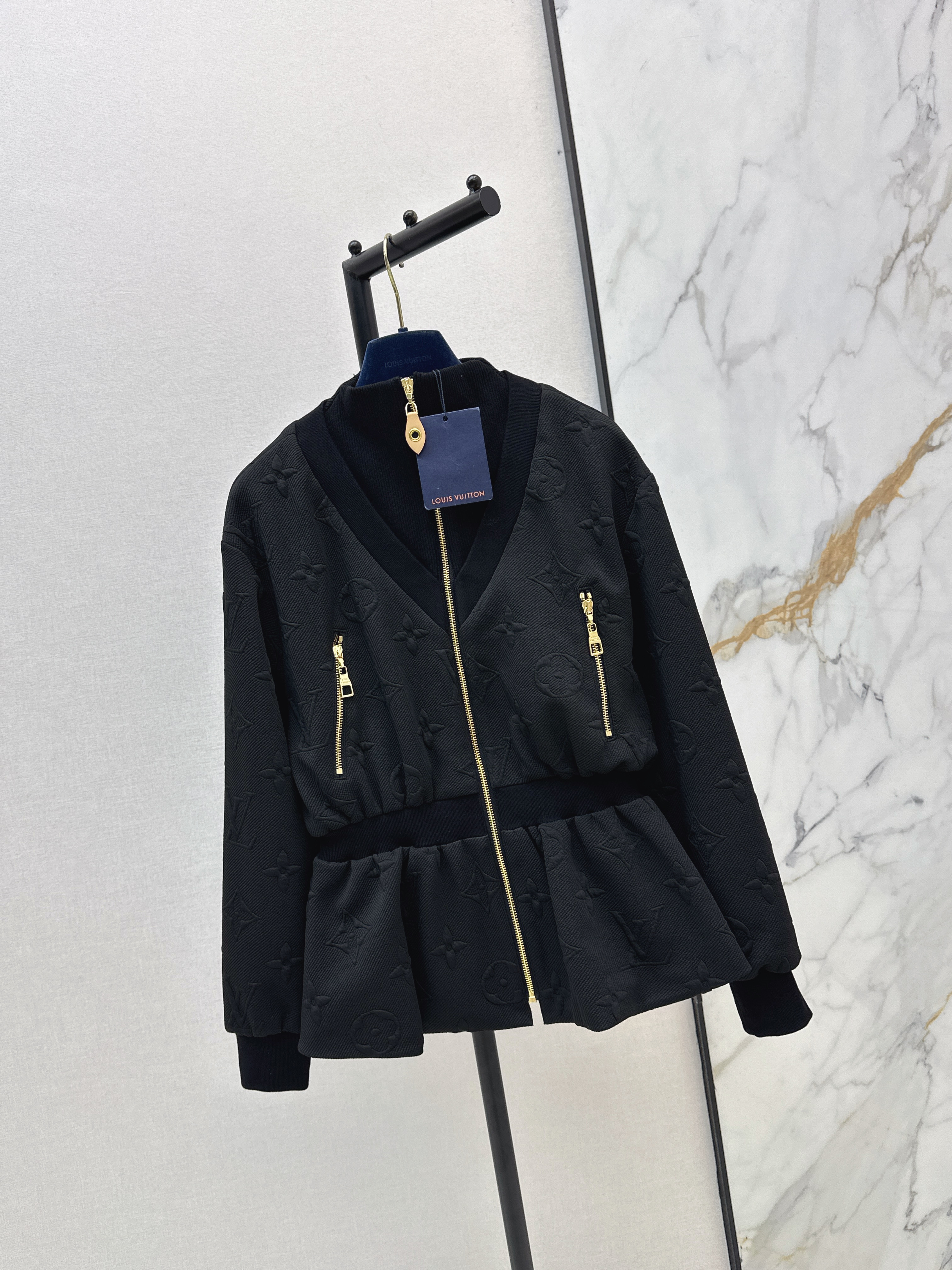 Loui 26ss embossed zip-up peplum jacket