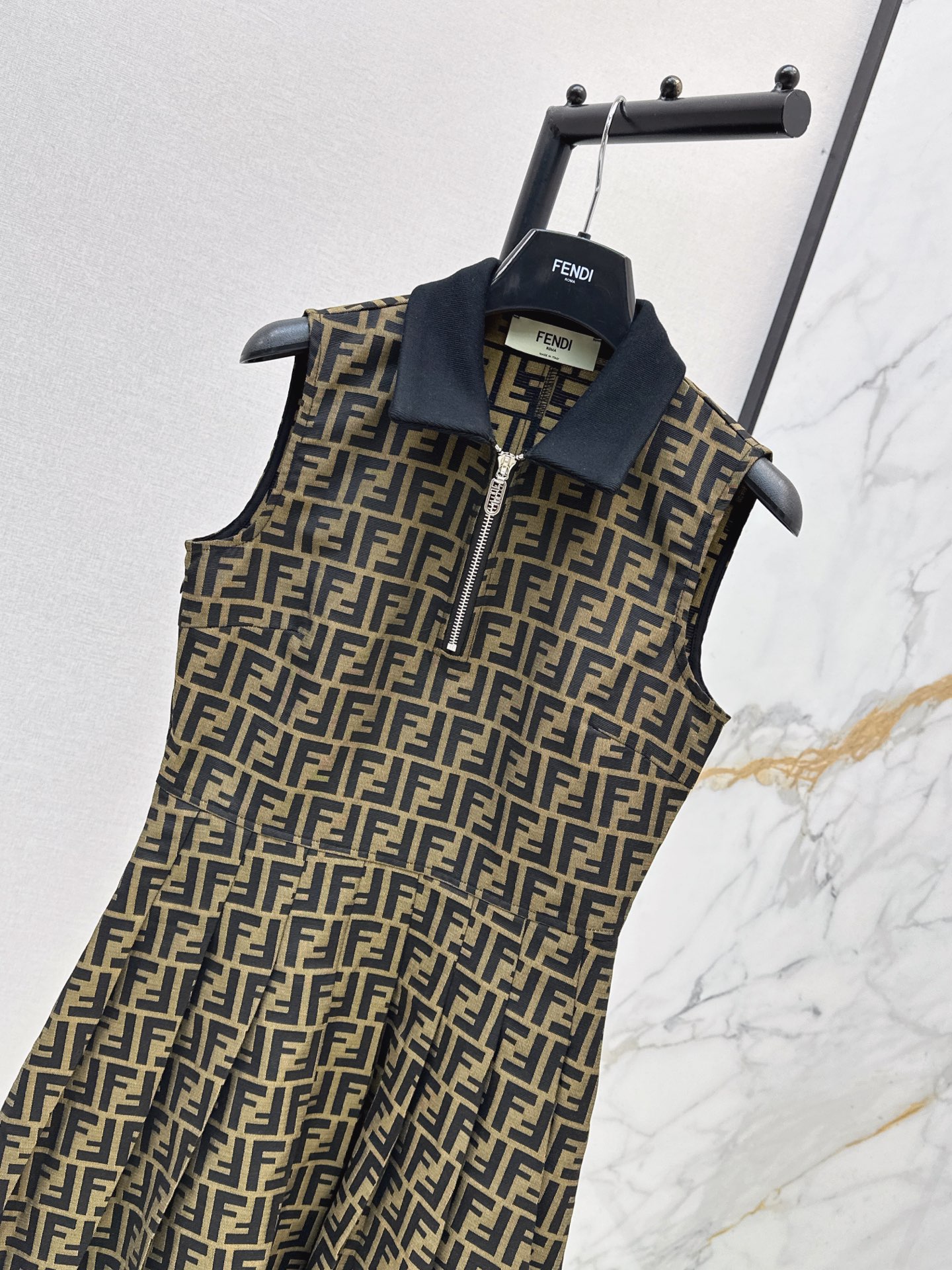 Fen 26ss jacquard sleeveless dress