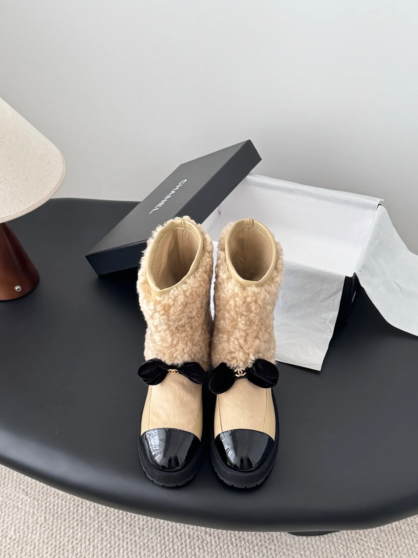 Chan 25fw plush boots with bow