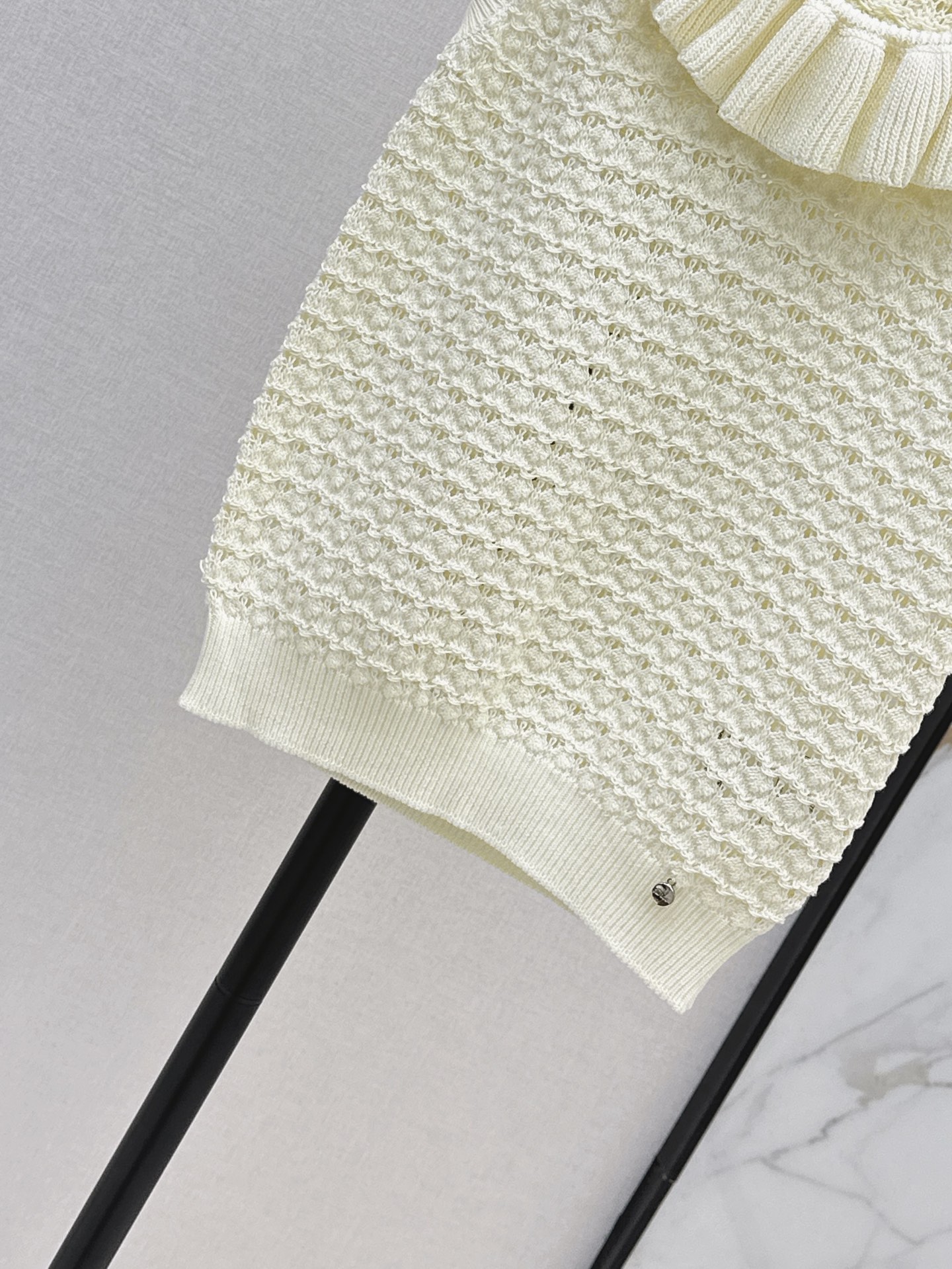 CD 26ss ruffle hollow vest