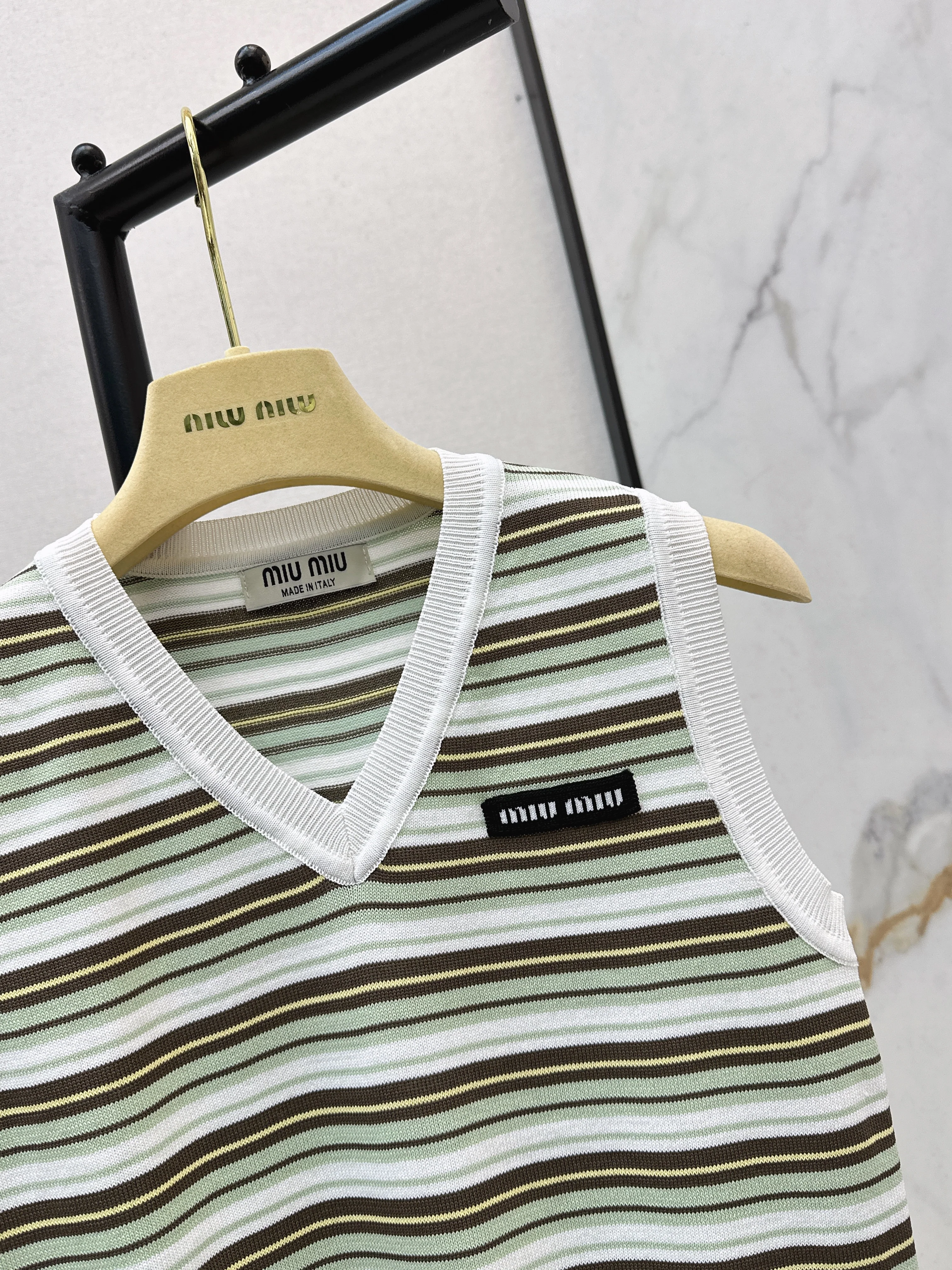 Miu 26ss stripe knitted vest