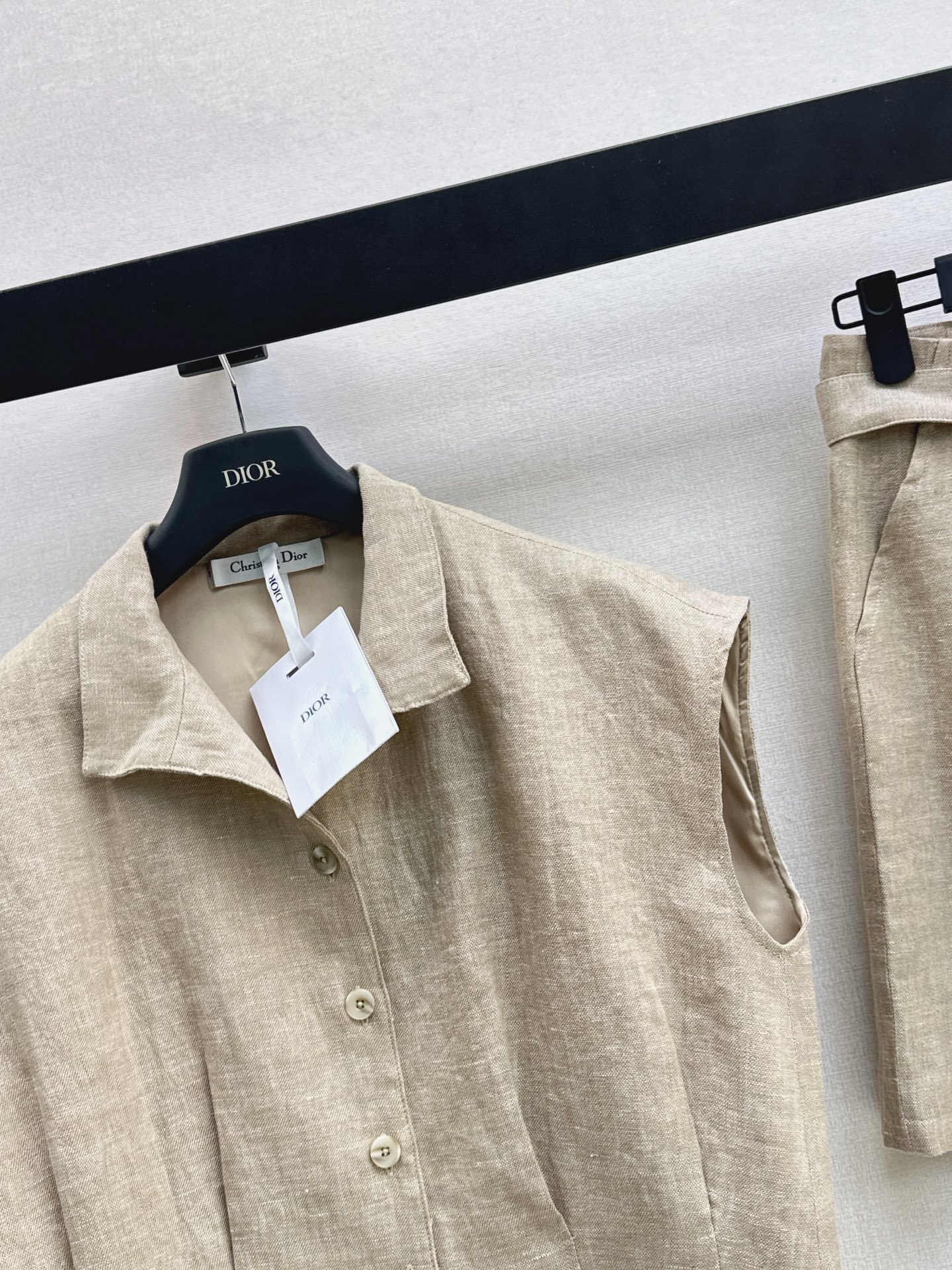 CD 26ss linen sleeveless top