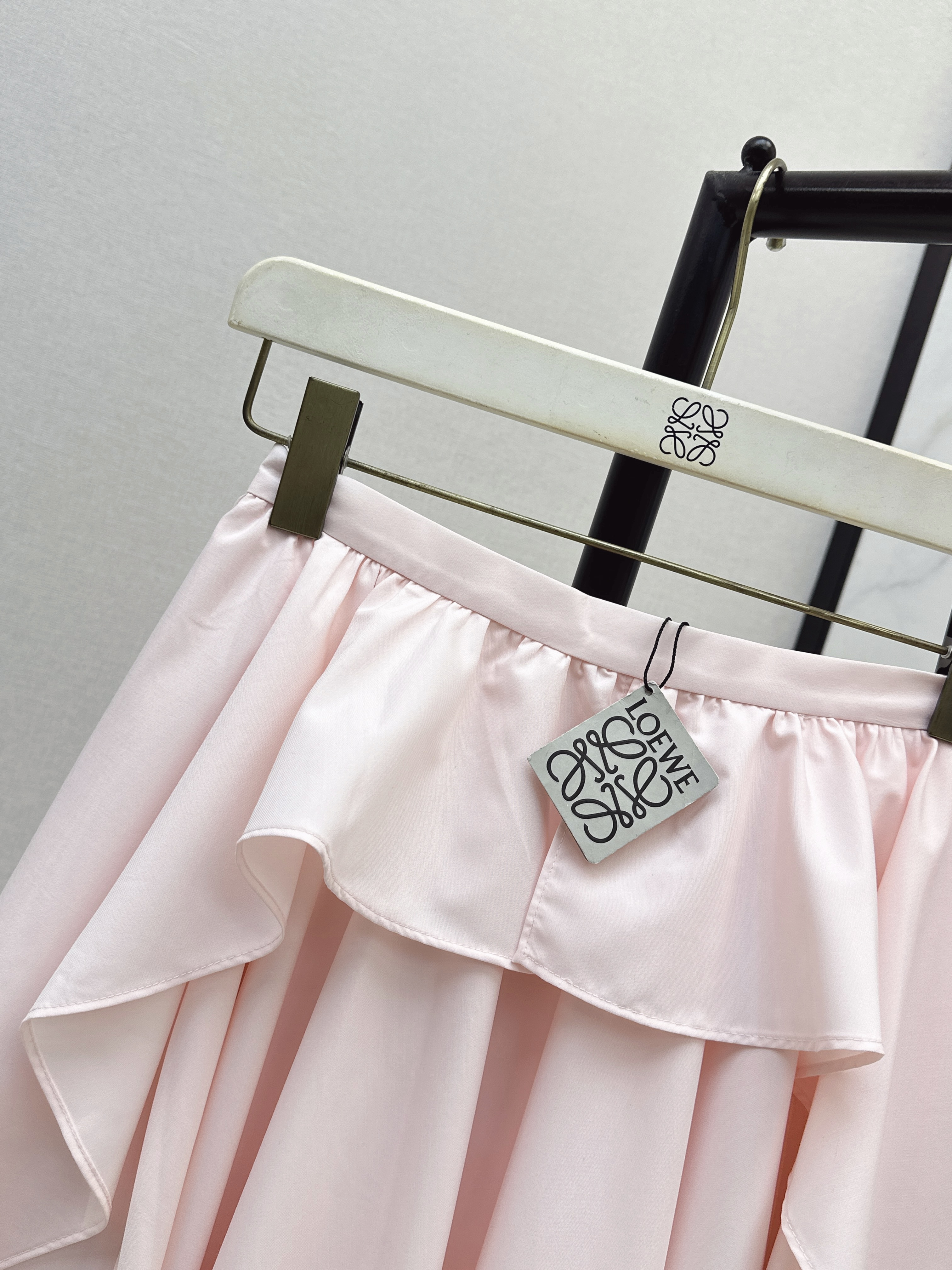 Loe 26ss asymmertric skirt