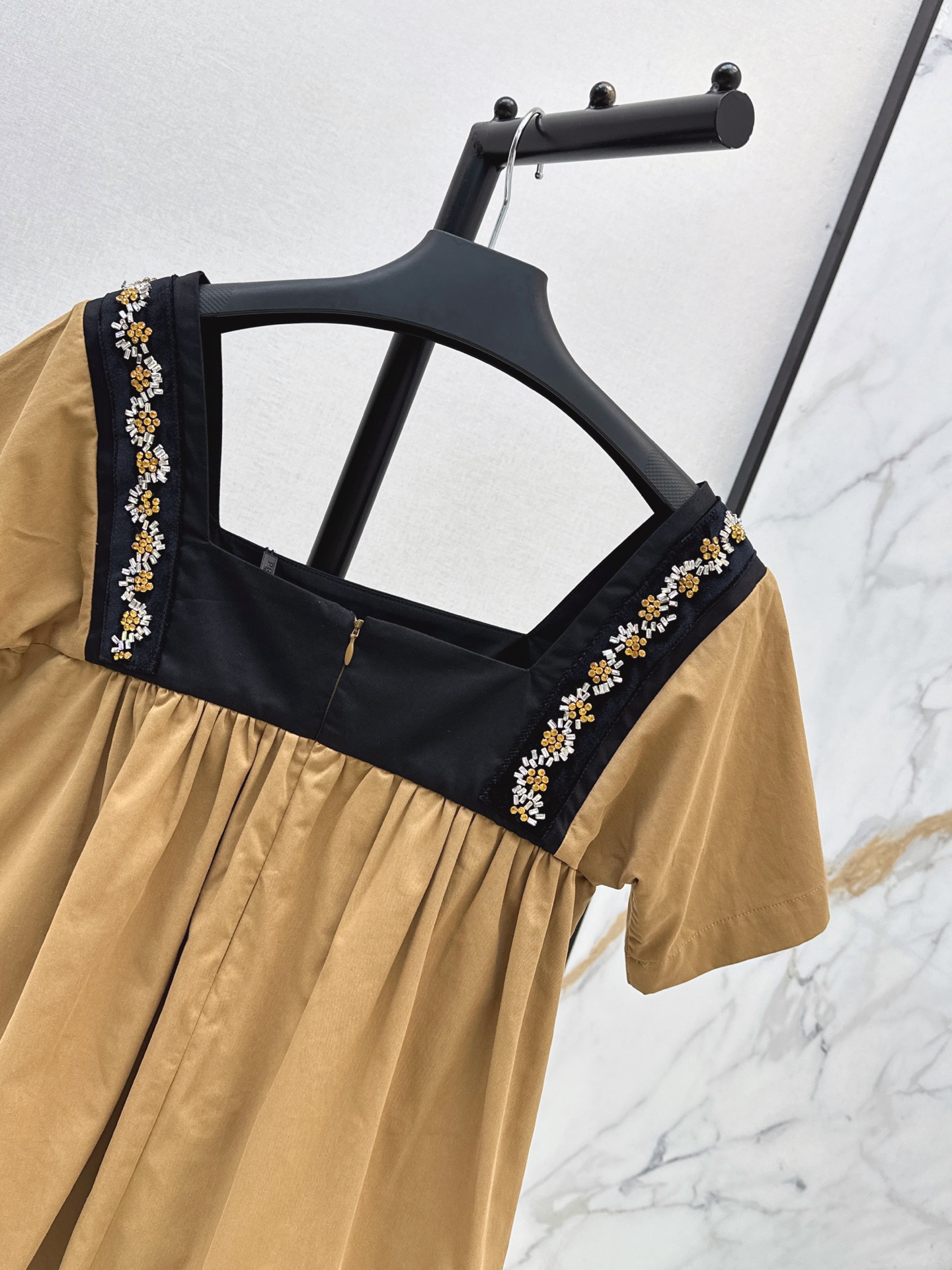 Pra 26ss beading contract top