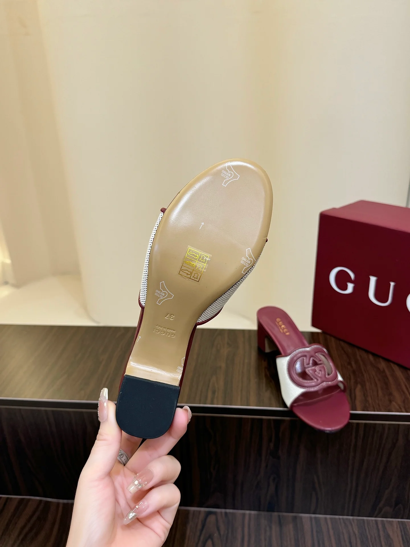 Gucc 25fw slide sandals