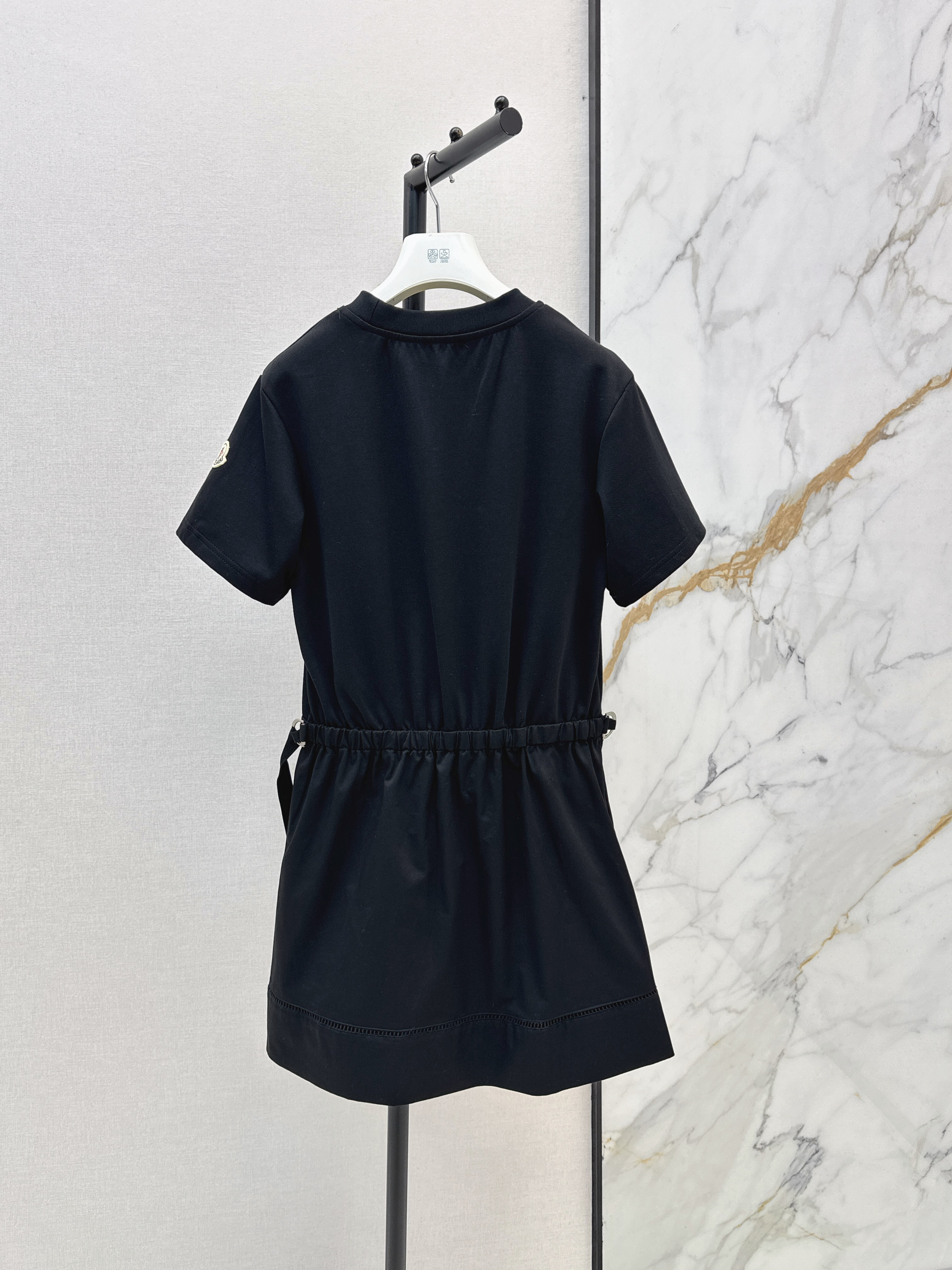 Monc 26ss darwsting dress