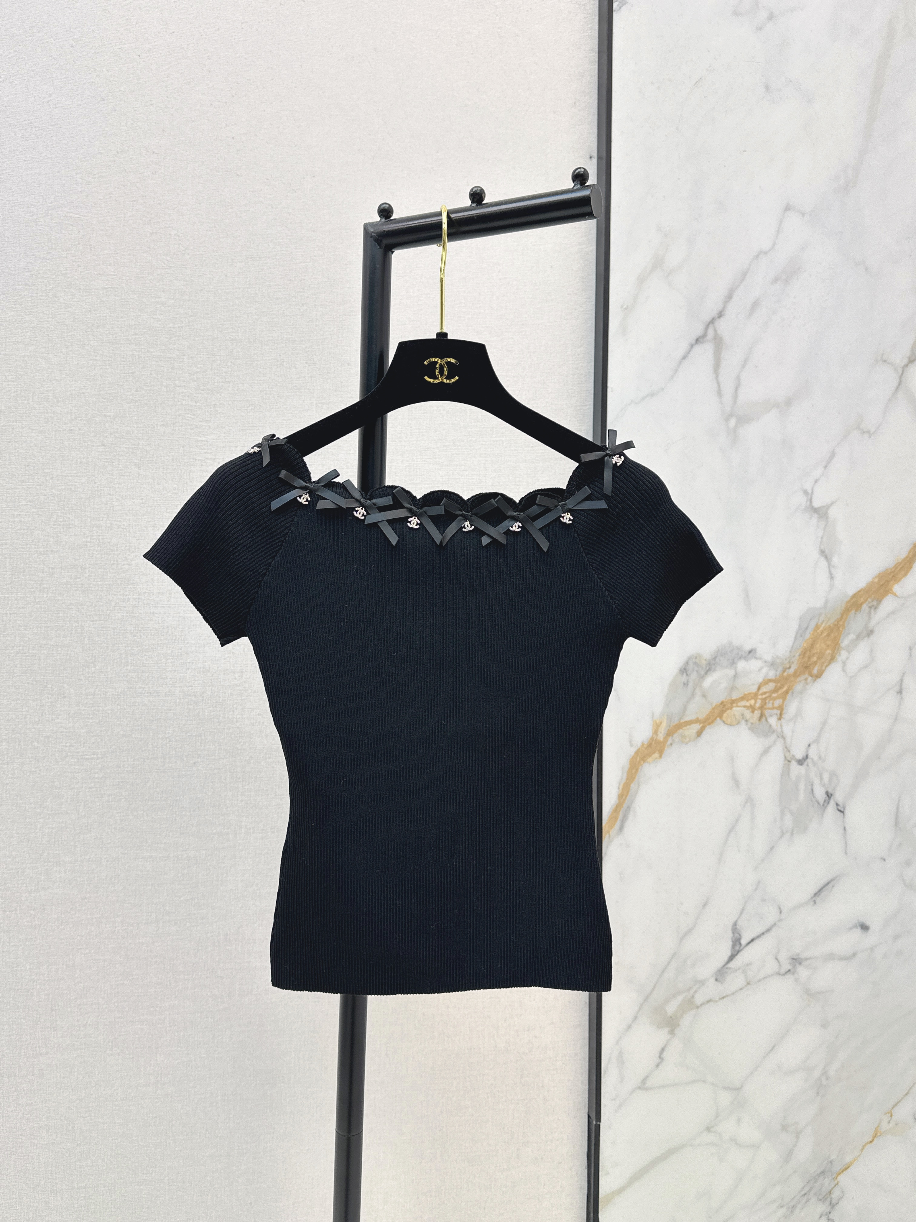 Chan 26ss off shoulder top