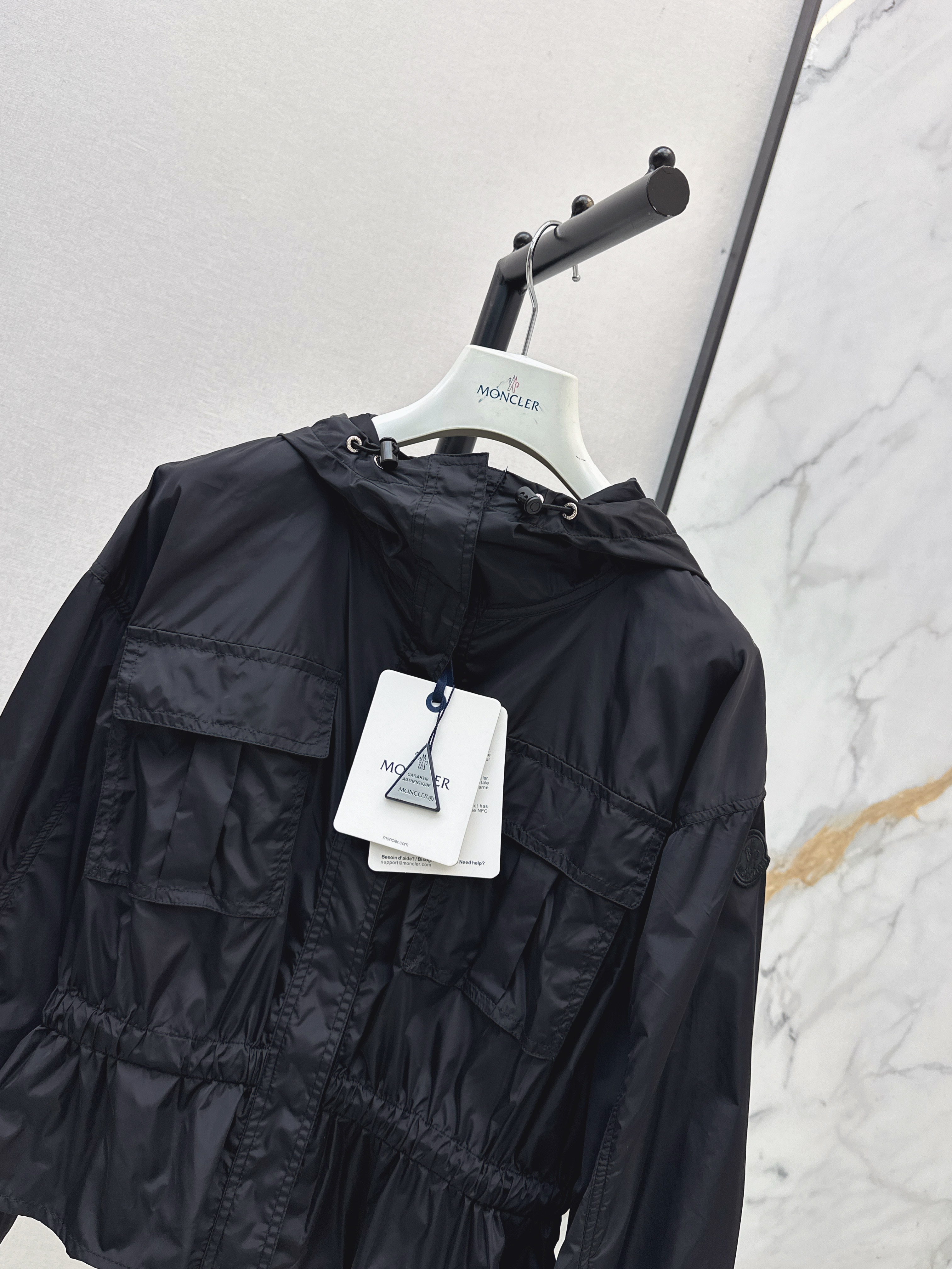 Monc 26ss hodded windbreaker