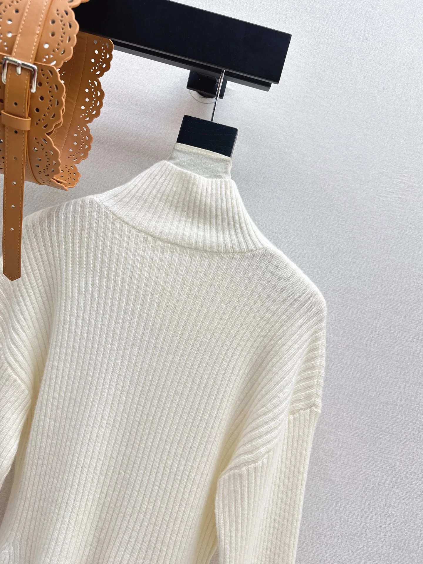 Max 26ss flare sleeve sweater with belted